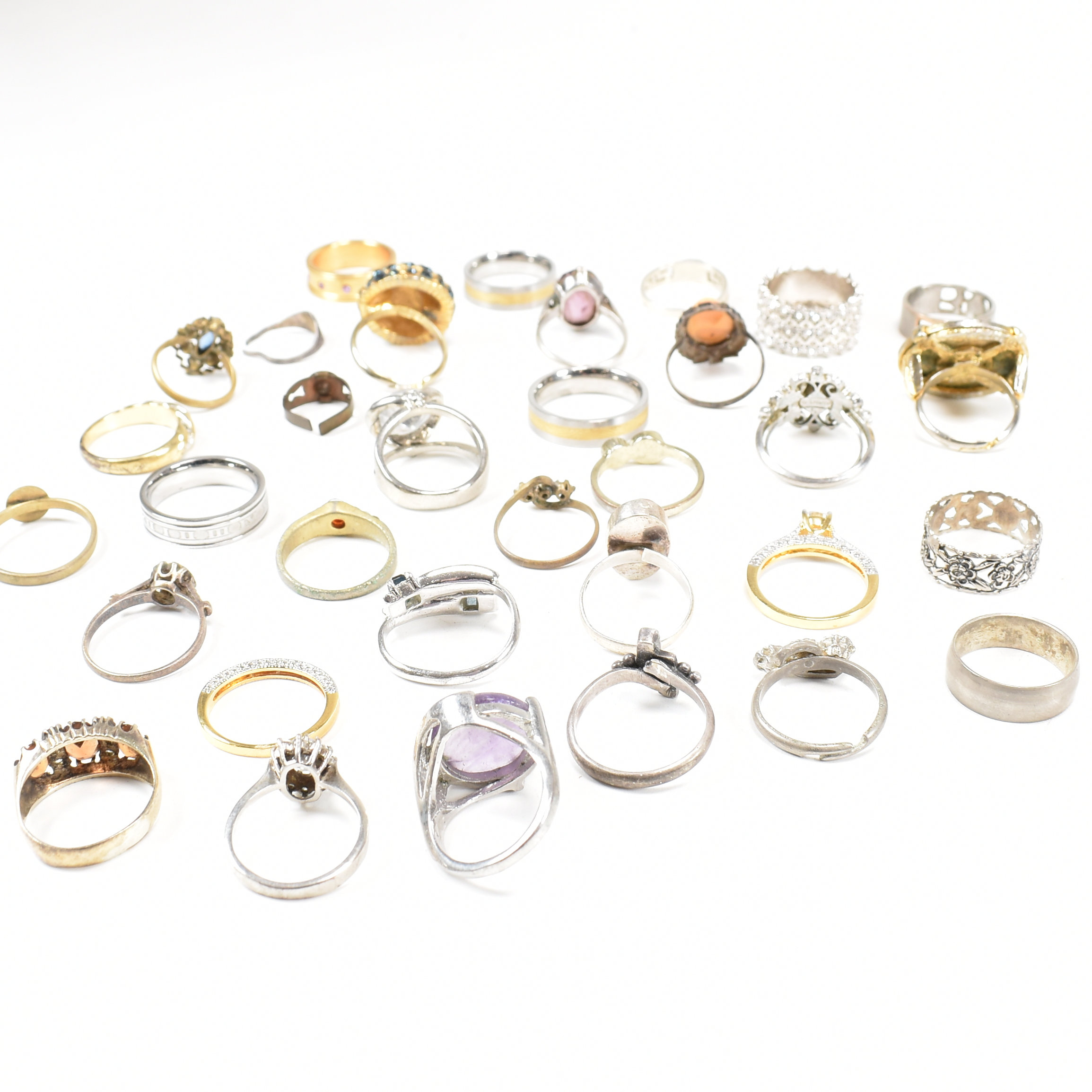 COLLECTION OF SILVER & COSTUME RINGS - Image 2 of 4