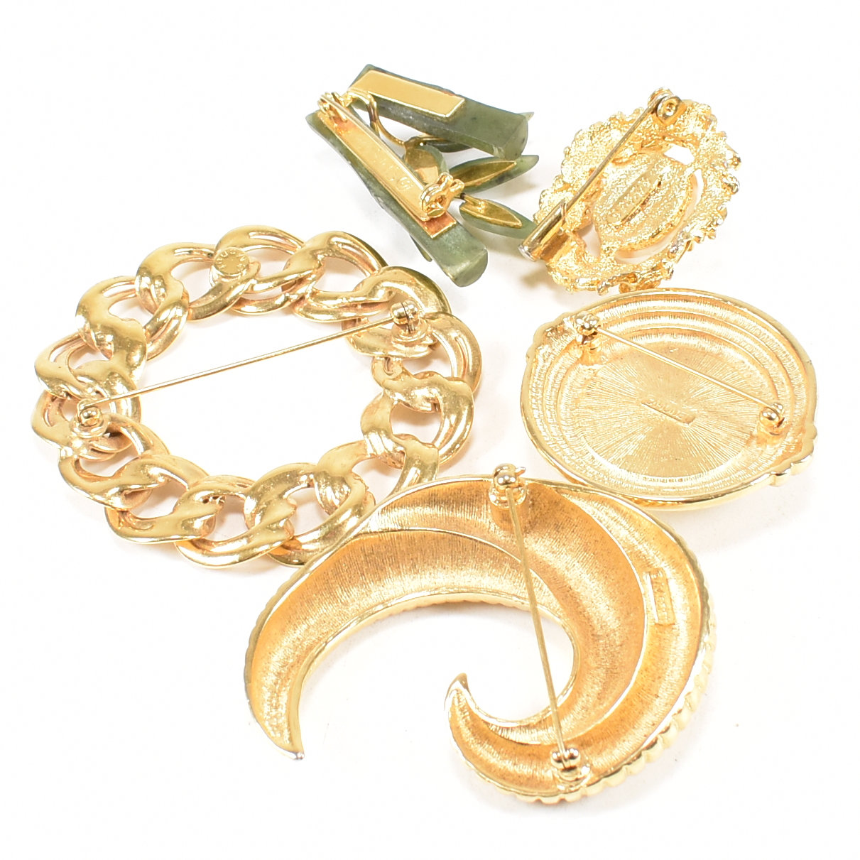 COLLECTION OF GOLD TONE BROOCHES - Image 3 of 4
