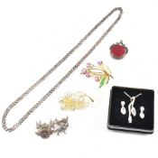 COLLECTION OF ANTIQUE & MODERN SILVER & WHITE METAL JEWELLERY