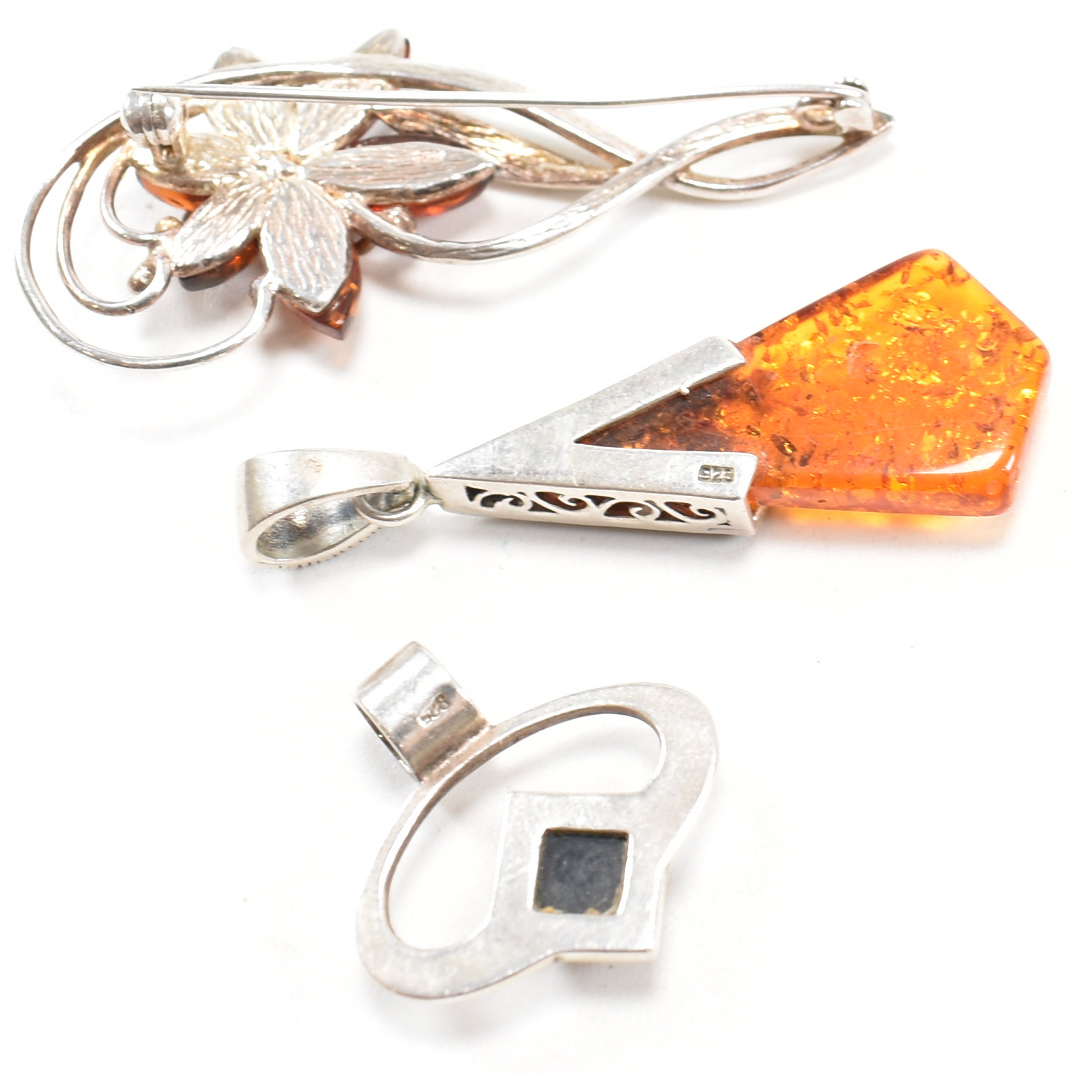 COLLECTION OF 925 SILVER AMBER & AMBER STYLE JEWELLERY - Image 4 of 4