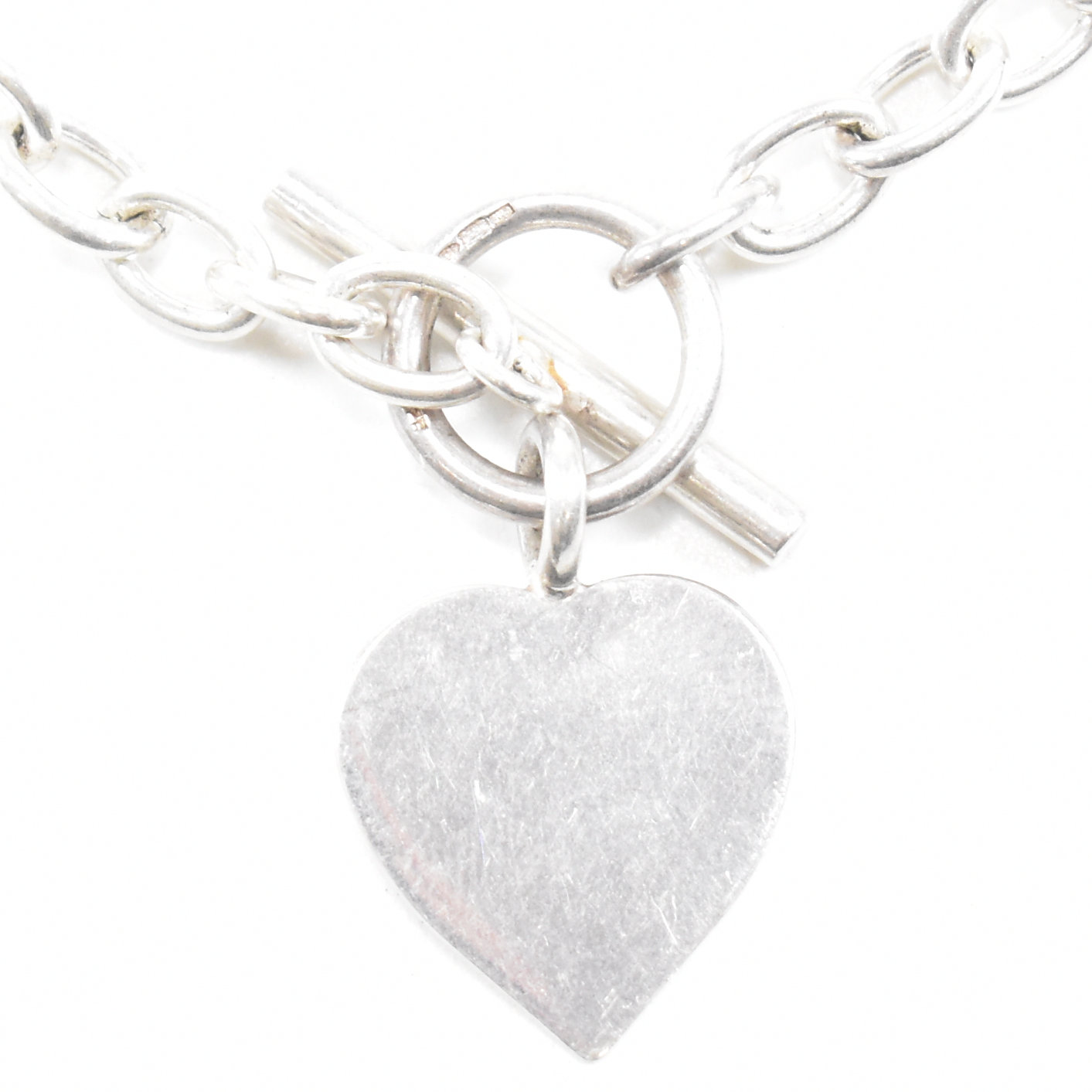 HALLMARKED SILVER T BAR CHAIN & HEART TAG PENDANT - Image 5 of 5