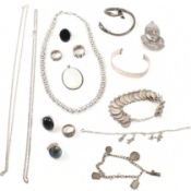 ASSORTED SILVER & SILVER TONE JEWELLERY
