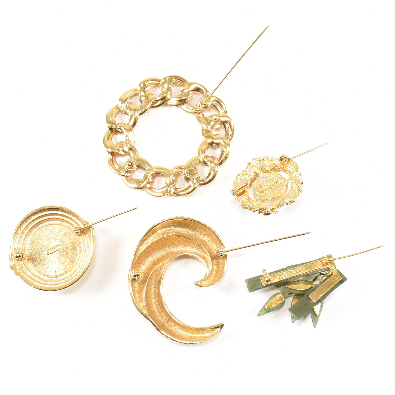 COLLECTION OF GOLD TONE BROOCHES - Image 4 of 4