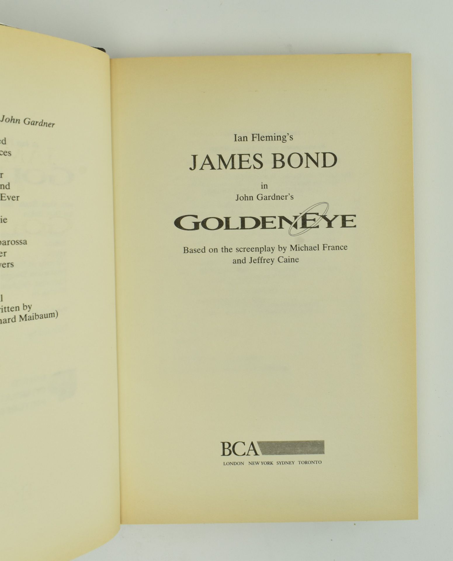 JAMES BOND NOVELS AFTER IAN FLEMING. COLLECTION OF 20 BOOKS - Bild 7 aus 10