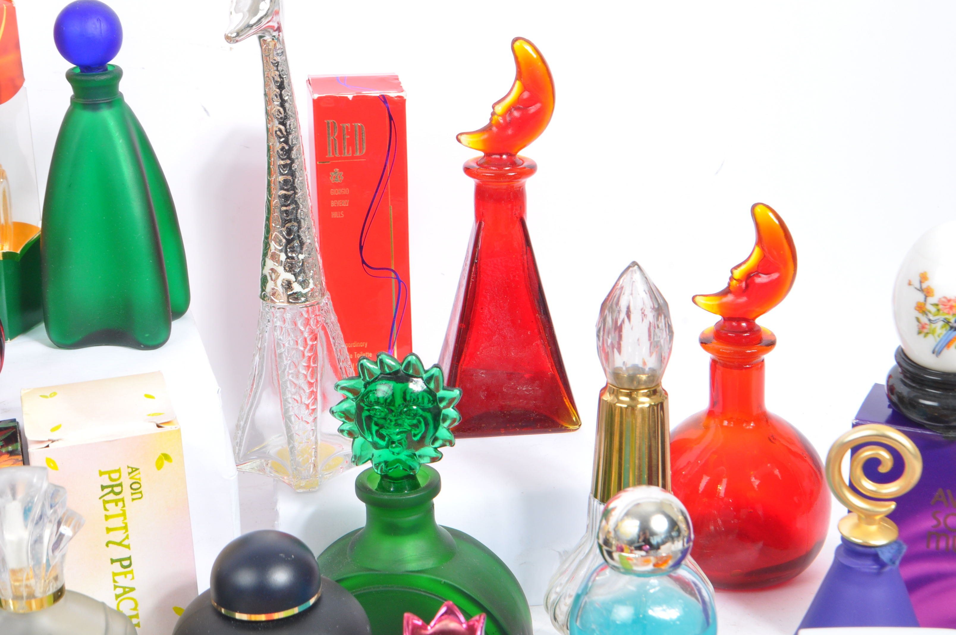 LARGE COLLECTION OF 20TH CENTURY PERFUME AND BOTTLES - Image 7 of 13