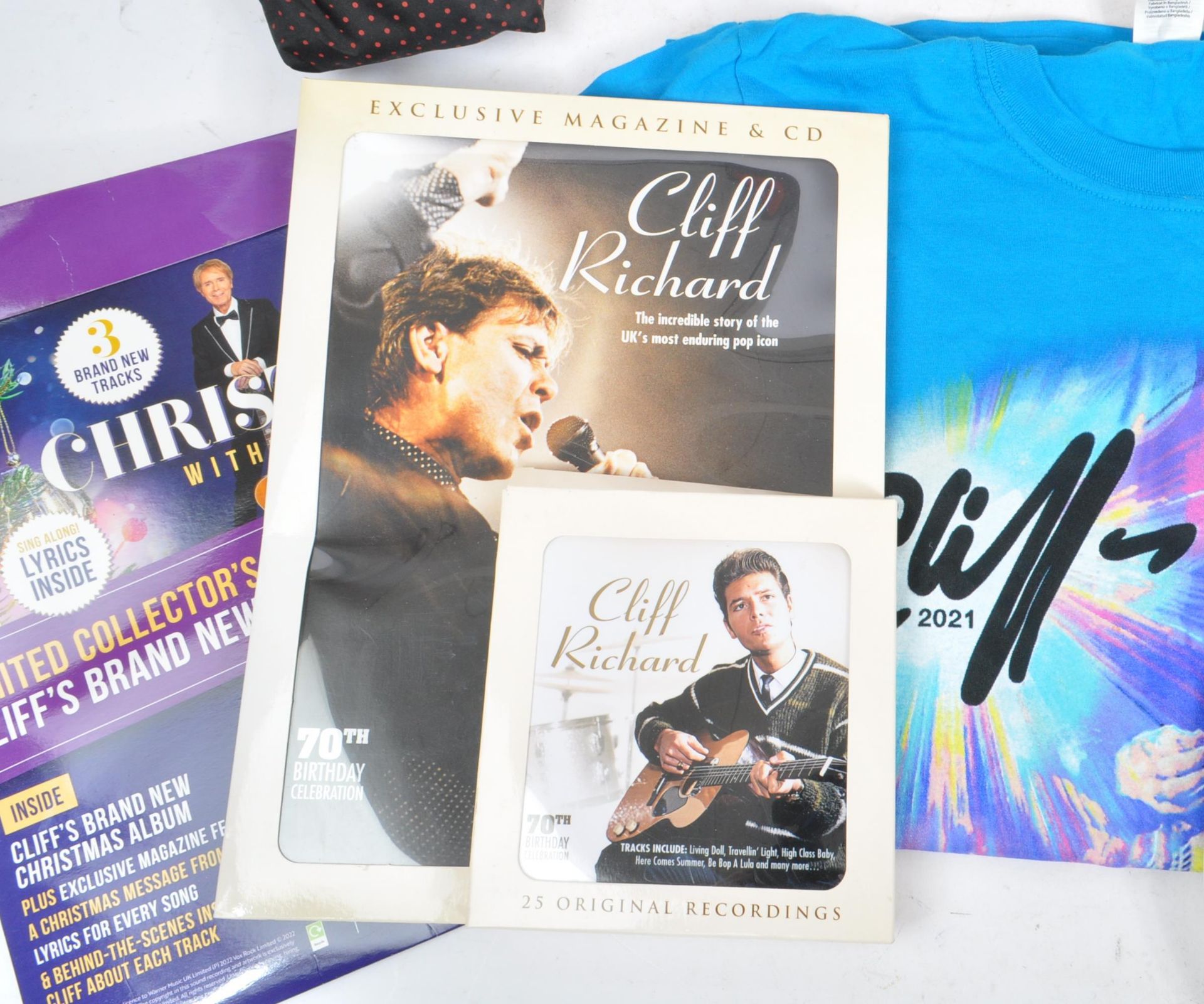 SIR CLIFF RICHARD - COLLECTION OF MEMORABILIA / MERCHANDISE - Image 3 of 6
