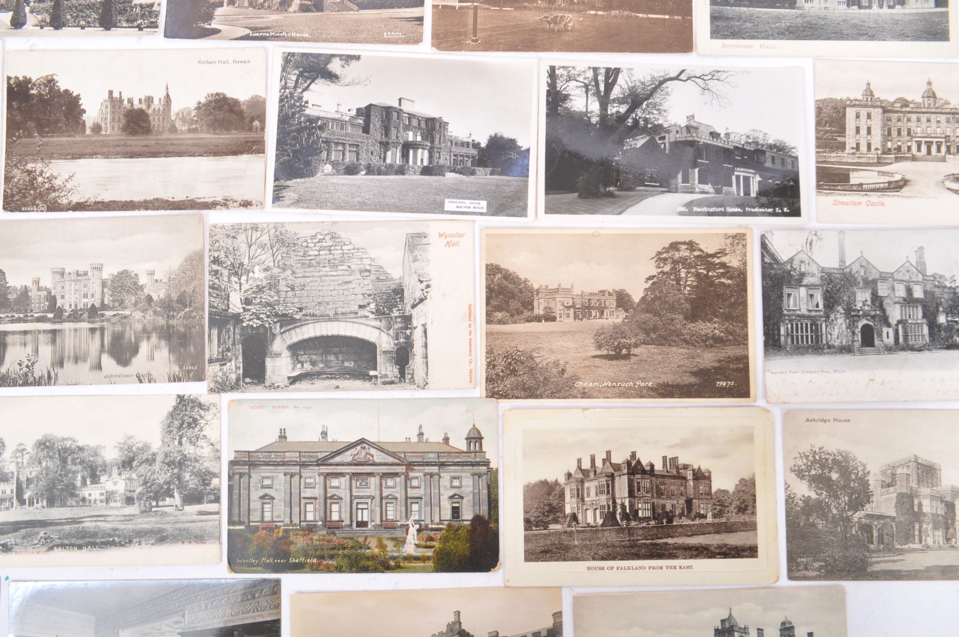 COLLECTION OF MID 20TH CENTURY UK COUNTRY HOUSE POSTCARDS - Bild 2 aus 16