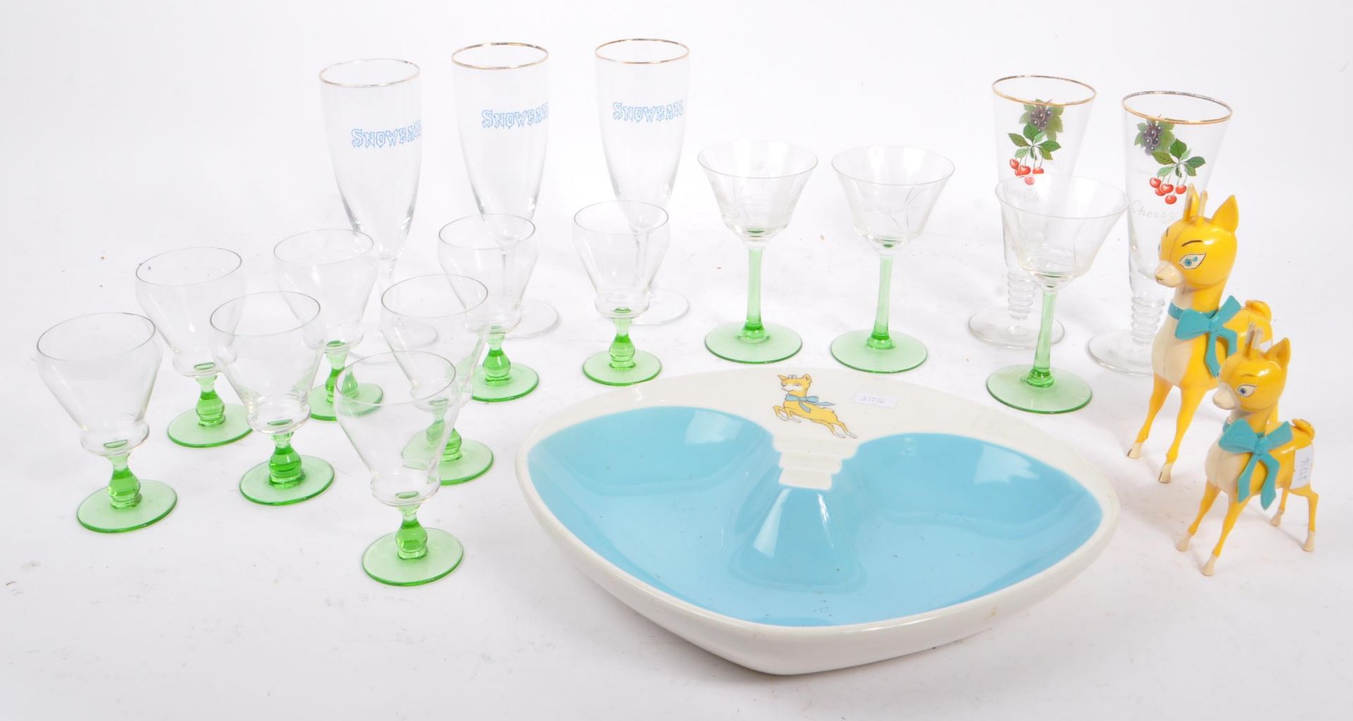 COLLECTION OF VINTAGE BABYCHAM ITEMS & COUPE / LIQUOR GLASSES