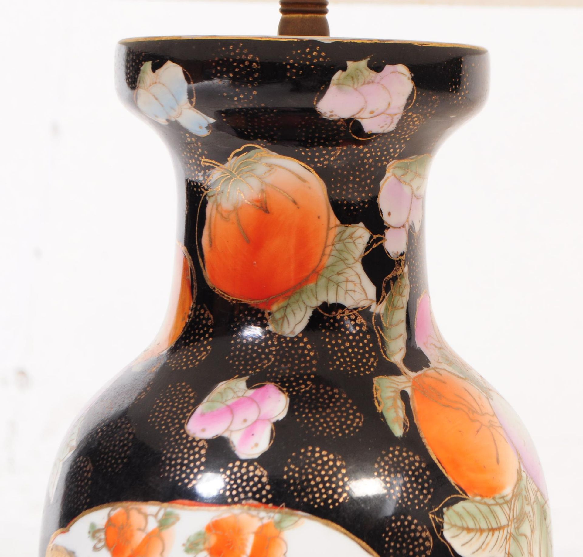 PAIR OF 20TH CENTURY JAPANESE SATSUMA VASE LAMPS - Bild 6 aus 6