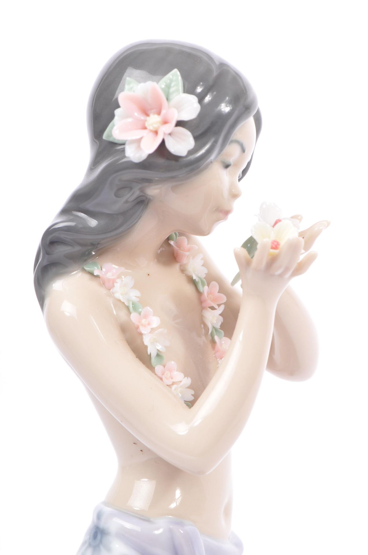 LLADRO - AROMA OF THE ISLAND - 20TH CENTURY PORCELAIN FIGURE - Image 8 of 9