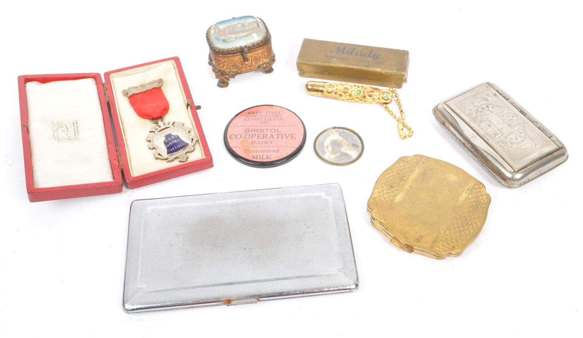 COLLECTION OF 19TH AND 20TH CENTURY LADIES CURIOS
