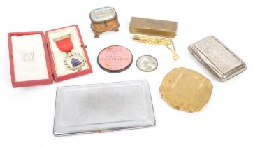 COLLECTION OF 19TH AND 20TH CENTURY LADIES CURIOS