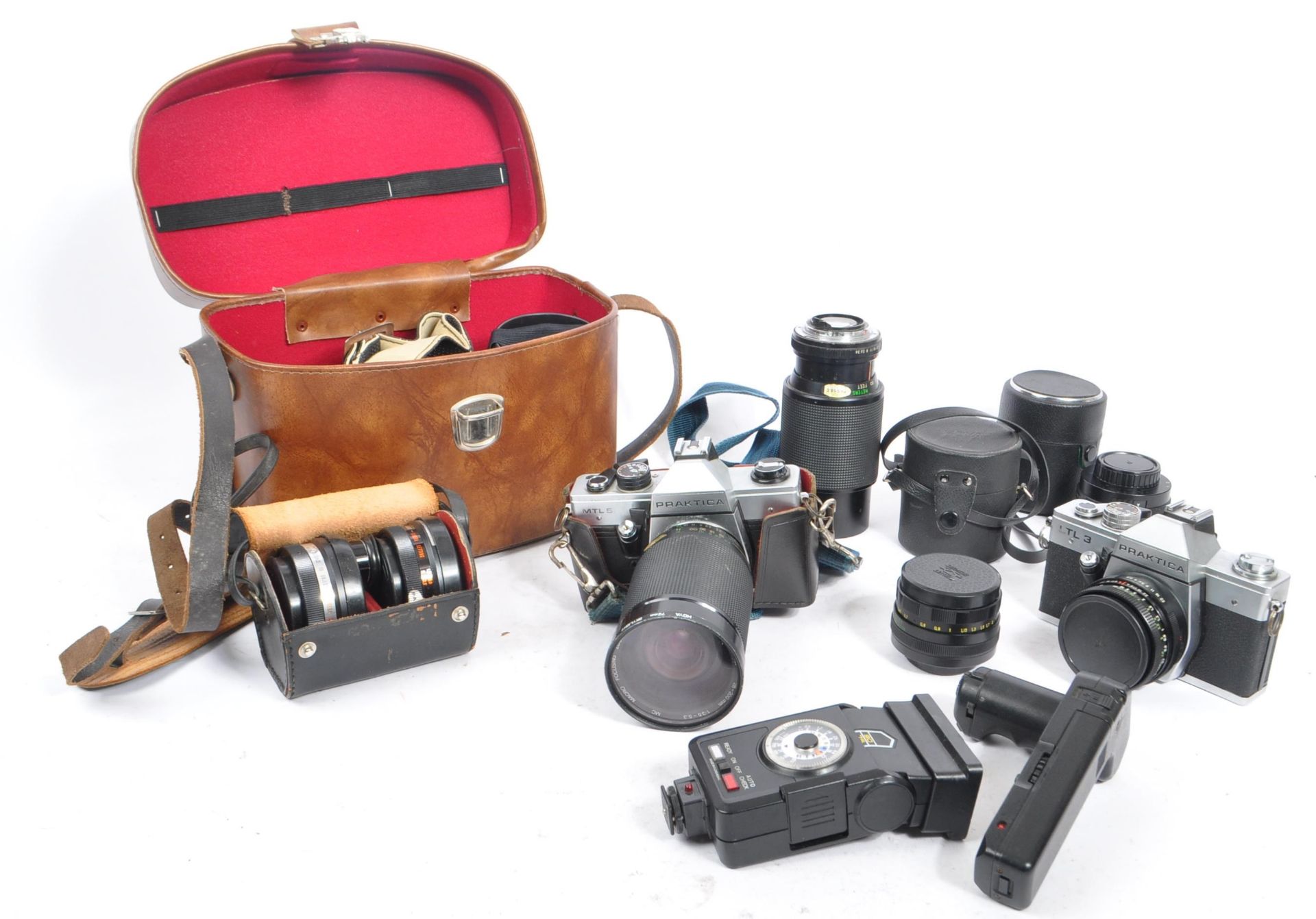PRAKTICA - COLLECTION OF 35MM CAMERAS AND LENSES