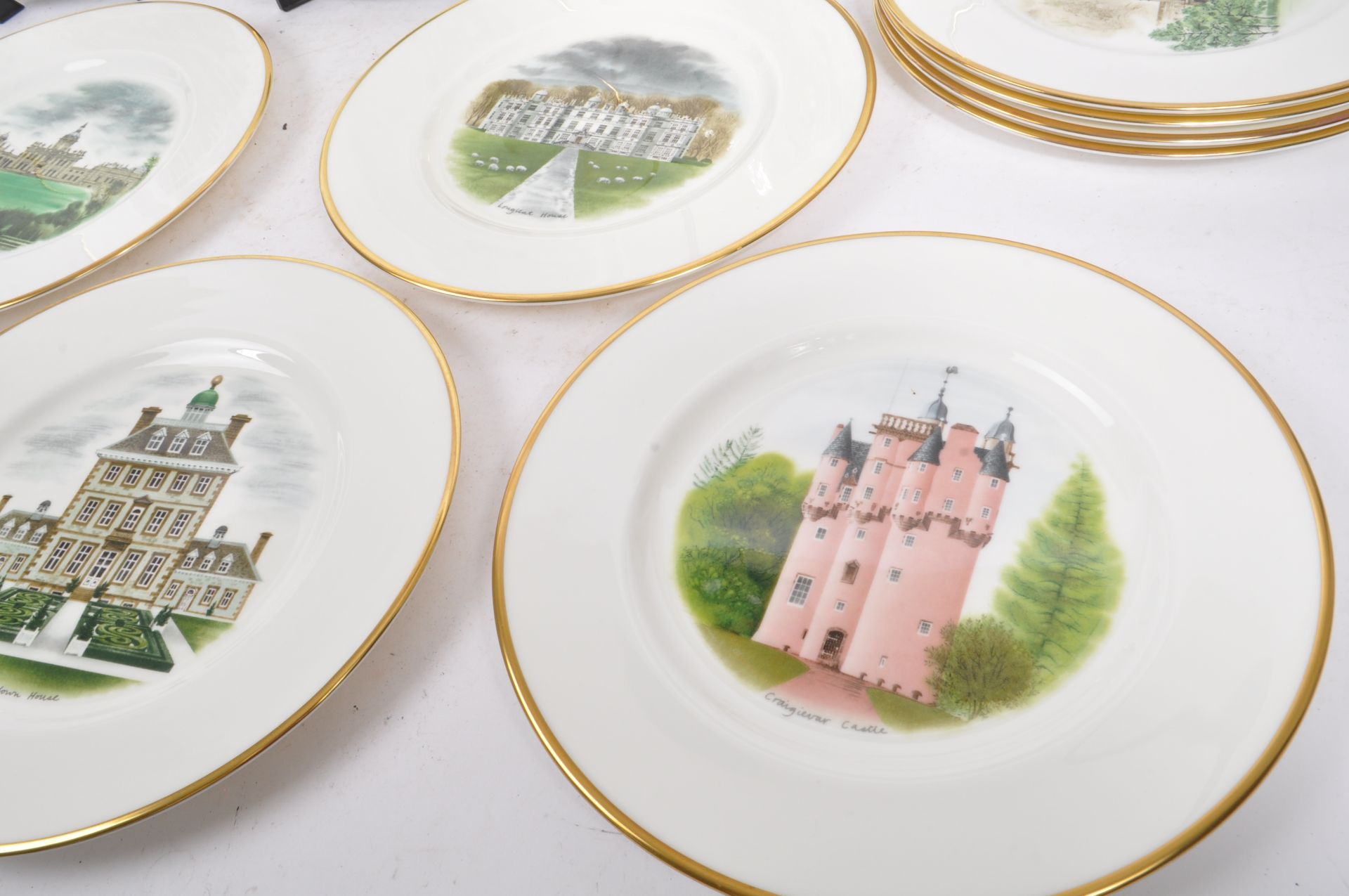 WEDGWOOD - CASTLE & COUNTRY HOUSE PORCELAIN PLATES - Image 7 of 11
