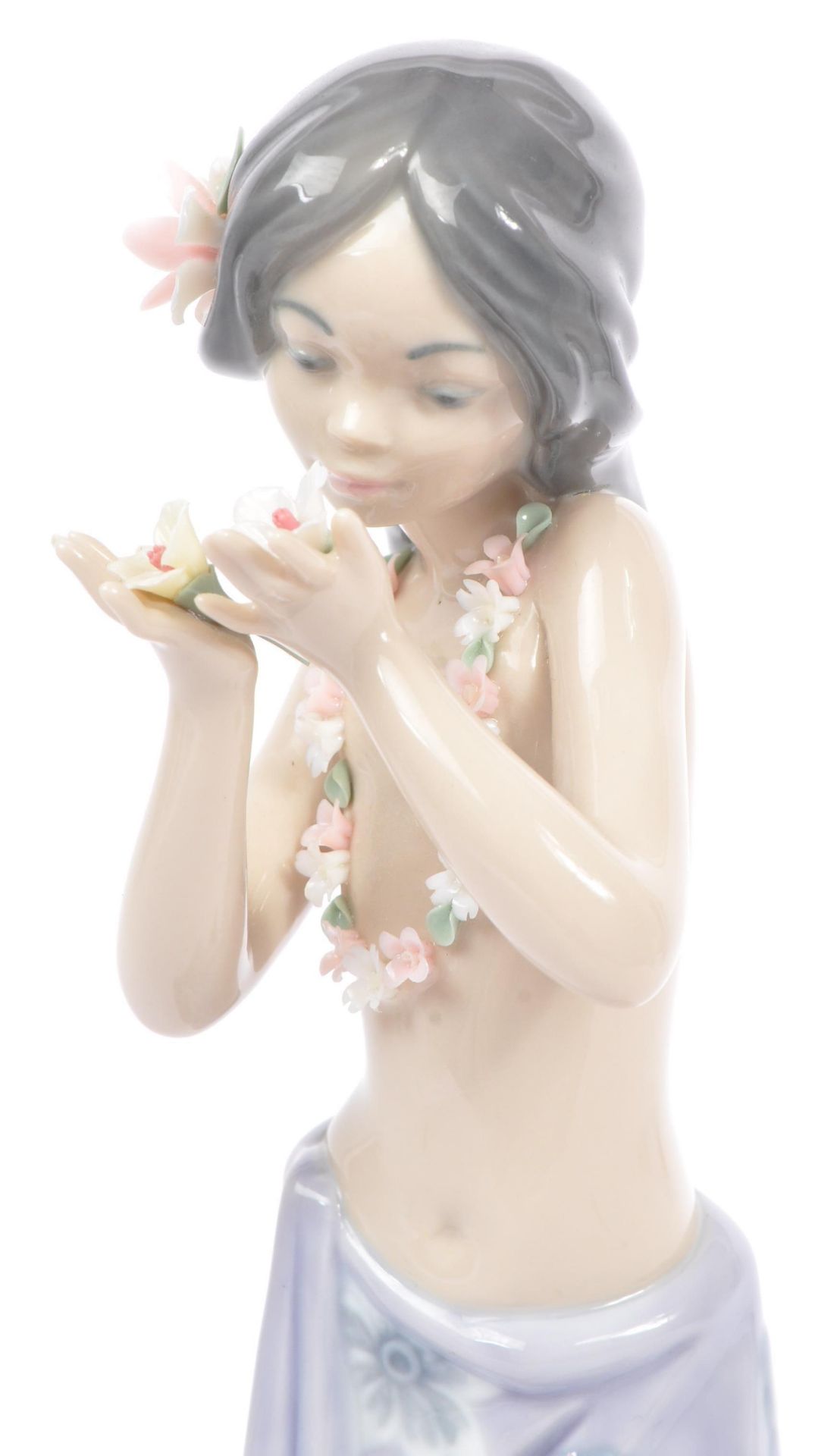 LLADRO - AROMA OF THE ISLAND - 20TH CENTURY PORCELAIN FIGURE - Image 5 of 9