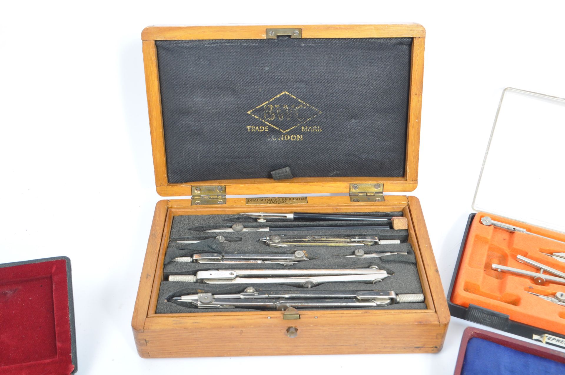COLLECTION OF CASED DRAFTSMAN'S DRAWING INSTRUMENTS - Bild 3 aus 7