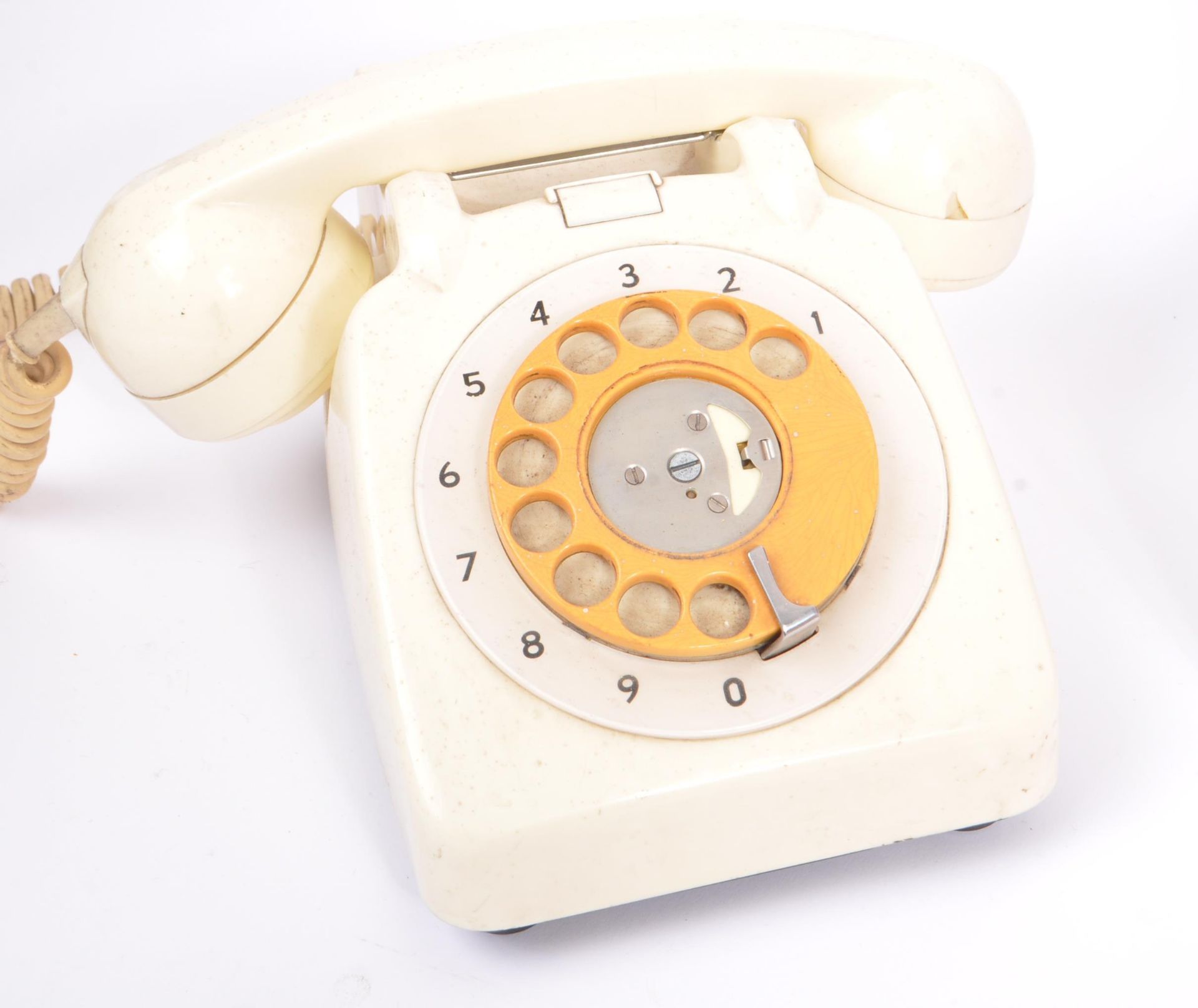 COLLECTION OF 20TH CENTURY RING DIAL TELEPHONES - Image 6 of 9
