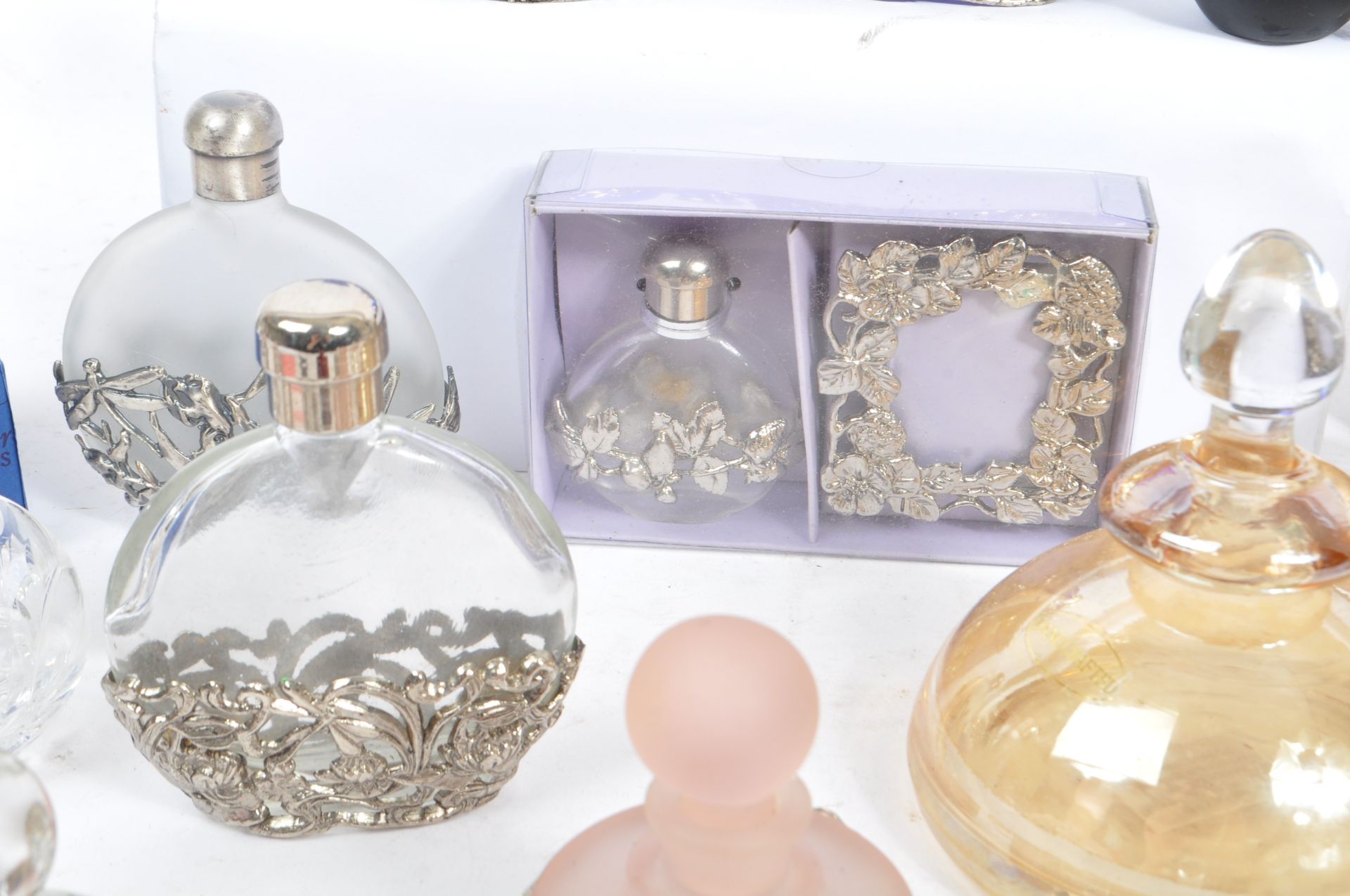 COLLECTION OF PERFUME FRAGRANCE BOTTLES - Image 10 of 10