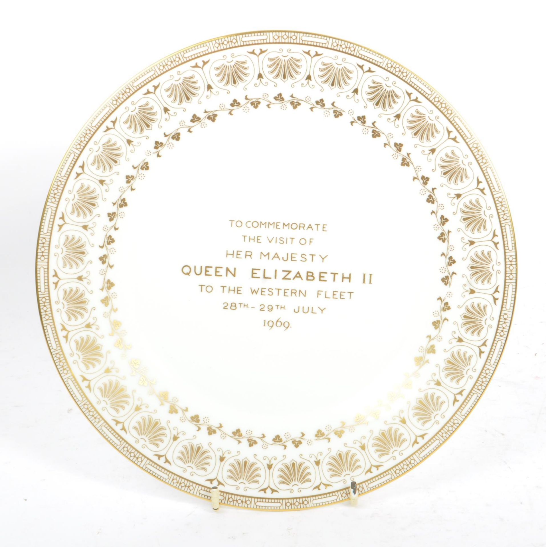 COLLECTION OF THREE PORCELAIN COMMEMORATIVE DISPLAY PLATES - Image 4 of 5