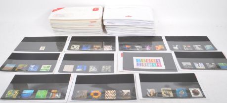 COLLECTION OF UNHINGED BRITISH POSTAGE STAMPS