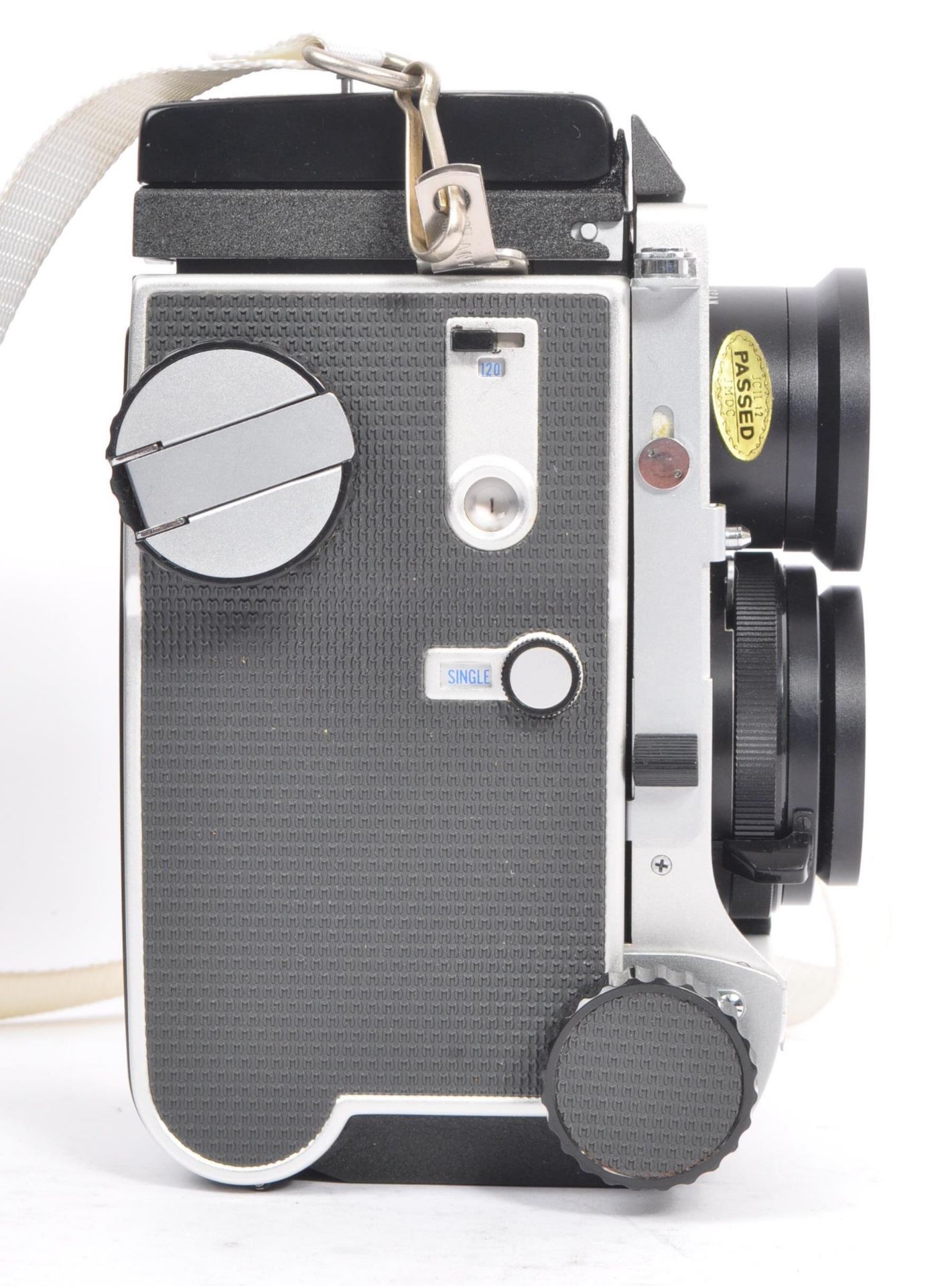 MAMIYA - C220 MEDIUM FORMAT TLR CAMERA - Image 5 of 5