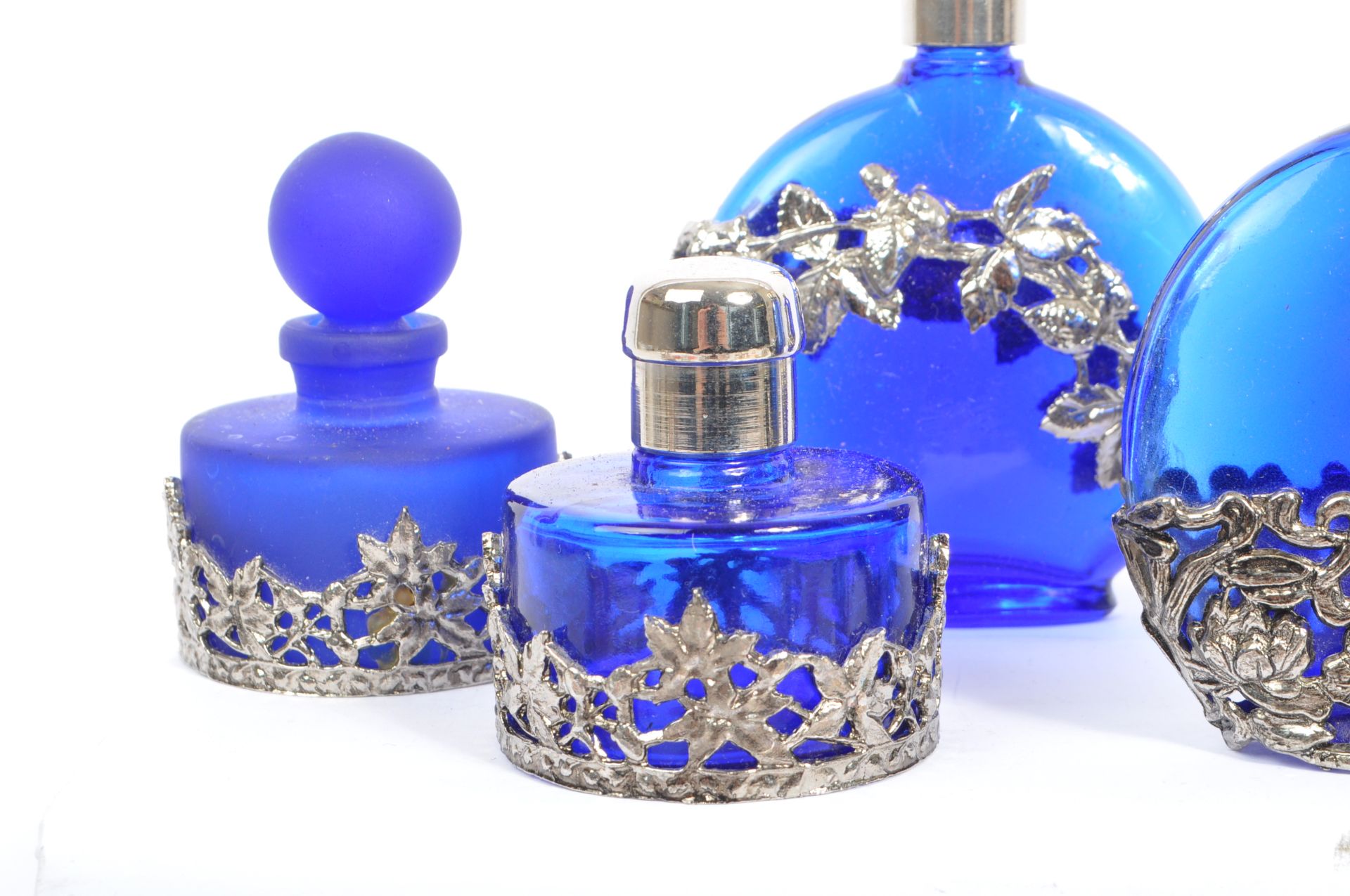 COLLECTION OF PERFUME FRAGRANCE BOTTLES - Image 8 of 10
