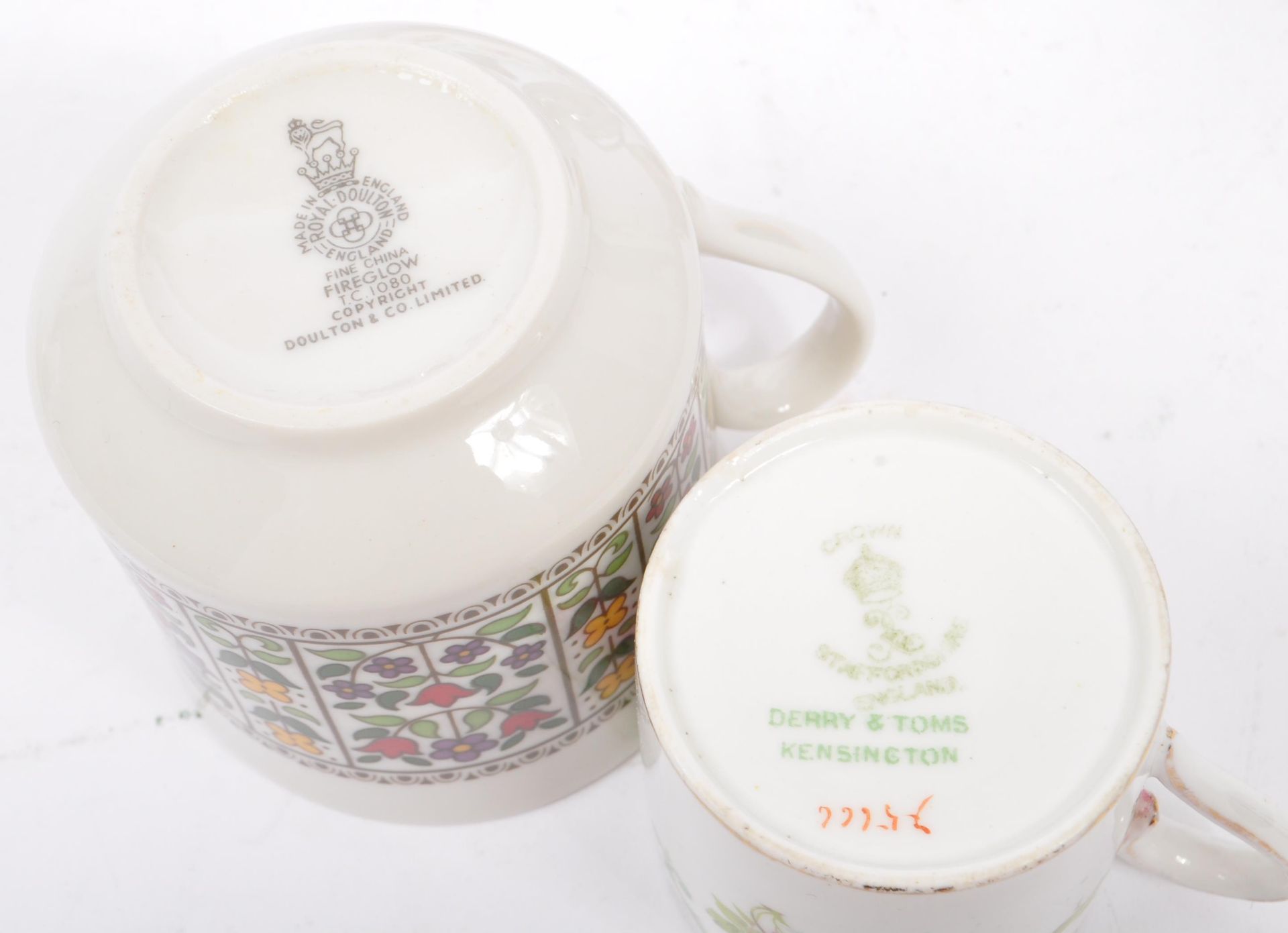 COLLECTION OF EARLY TO MID 20TH CENTURY PORCELAIN CUPS SAUCERS - Image 5 of 10