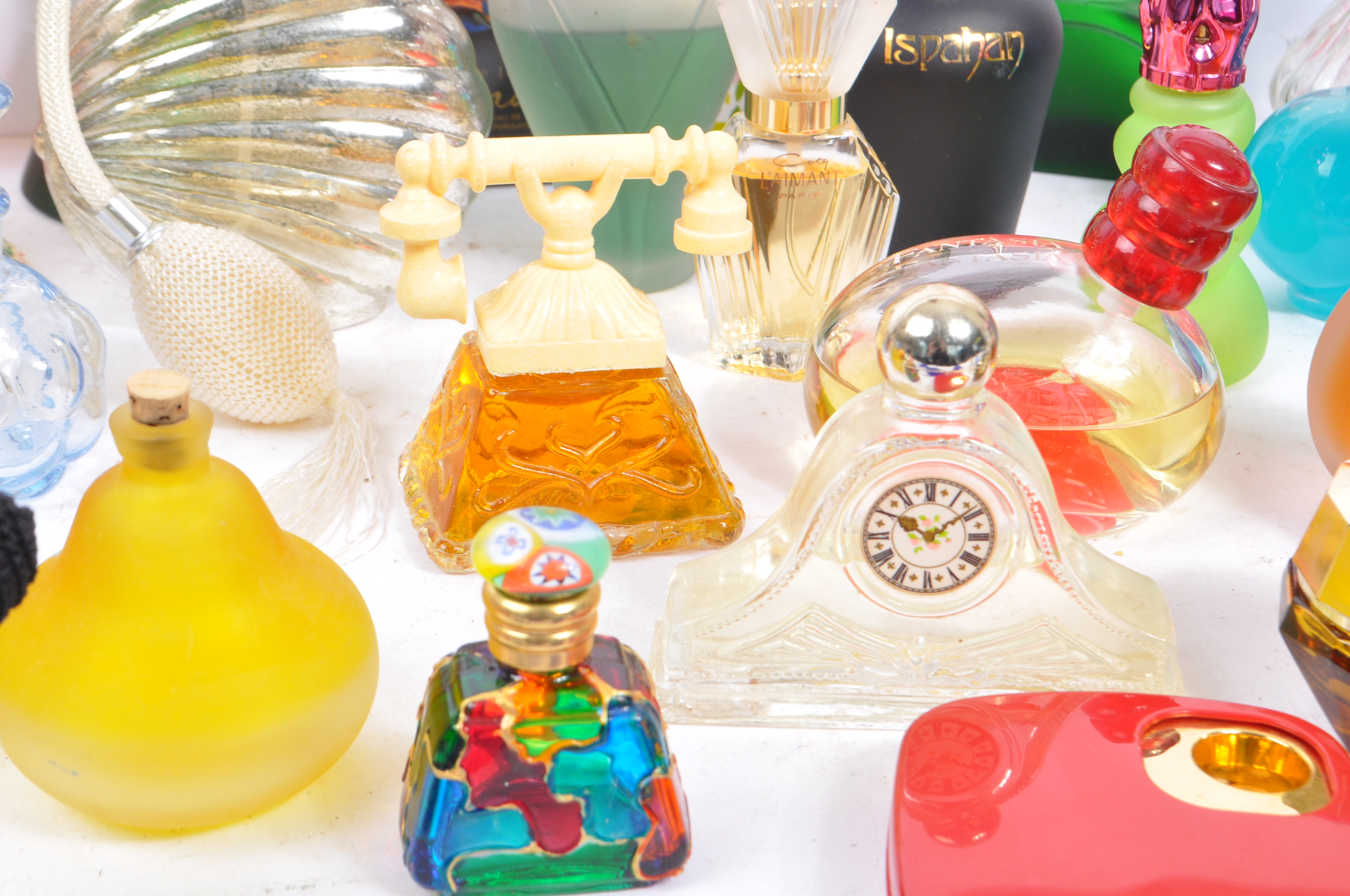 LARGE COLLECTION OF 20TH CENTURY PERFUME AND BOTTLES - Image 4 of 13