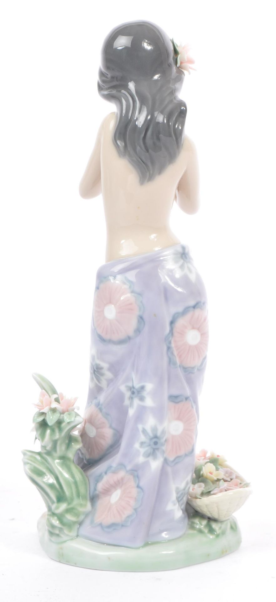 LLADRO - AROMA OF THE ISLAND - 20TH CENTURY PORCELAIN FIGURE - Image 3 of 9