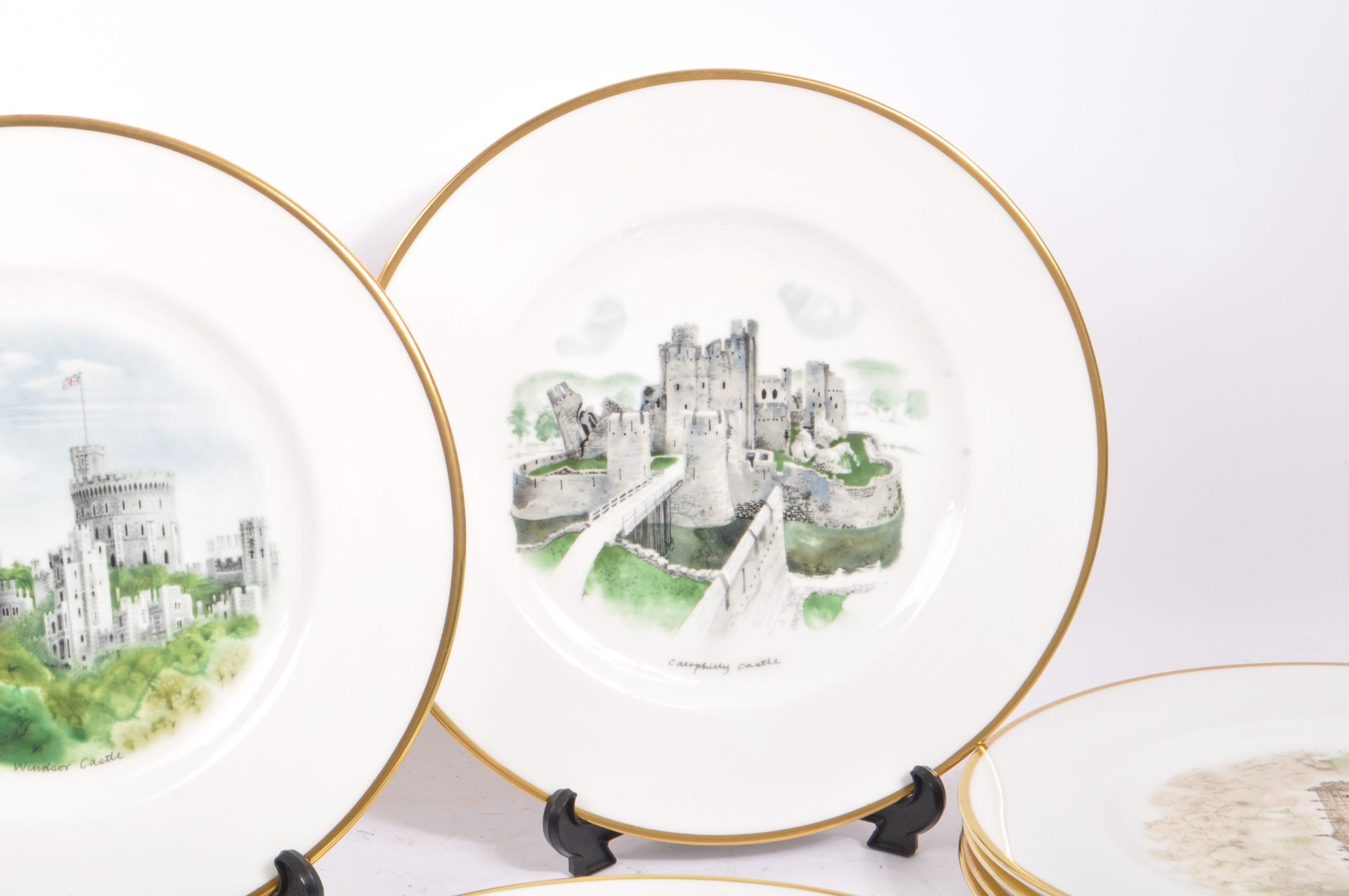 WEDGWOOD - CASTLE & COUNTRY HOUSE PORCELAIN PLATES - Image 4 of 11