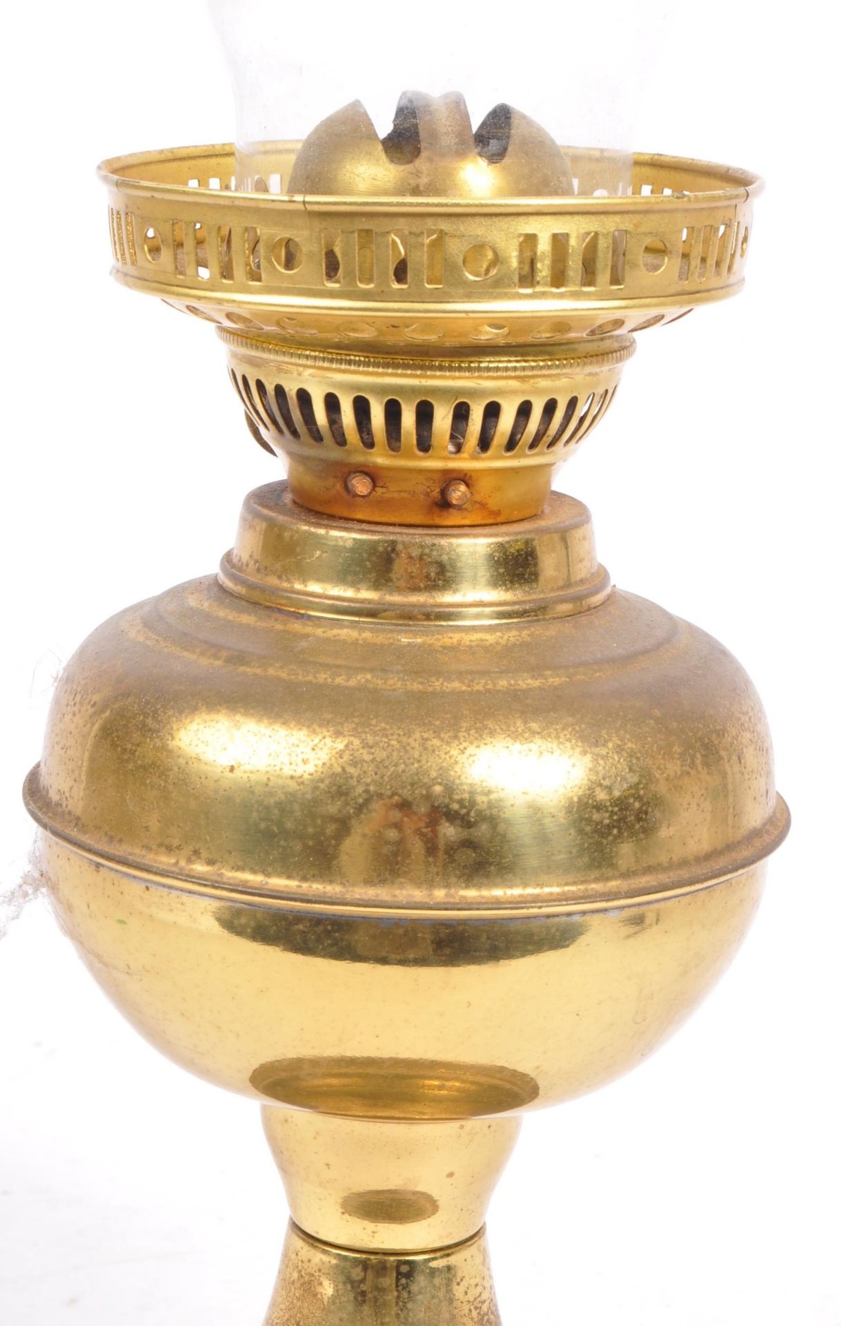 VICTORIAN 19TH CENTURY BRASS & GLASS OIL LAMP BY DUPLEX - Image 5 of 7