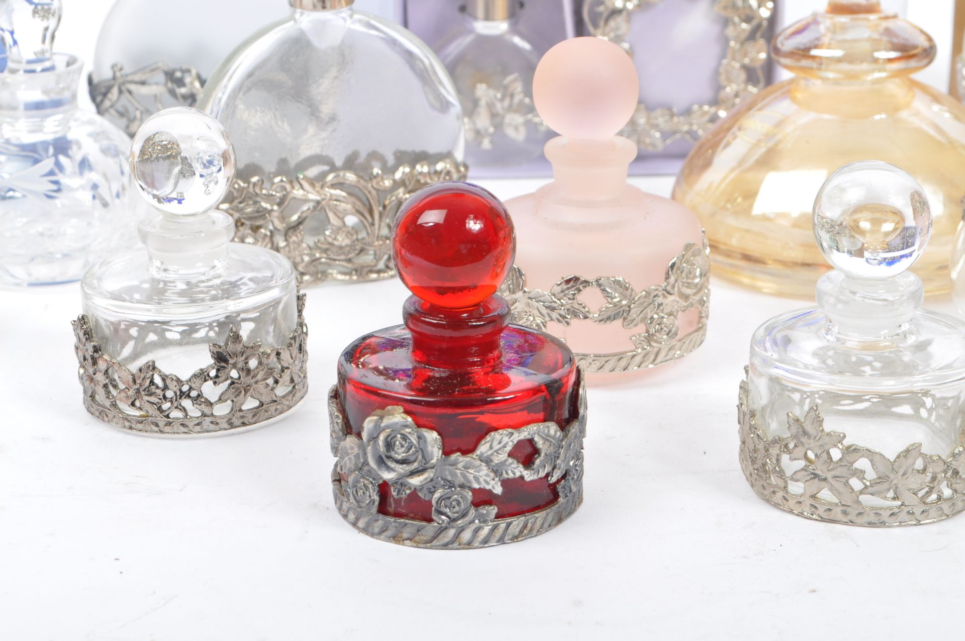 COLLECTION OF PERFUME FRAGRANCE BOTTLES - Image 3 of 10
