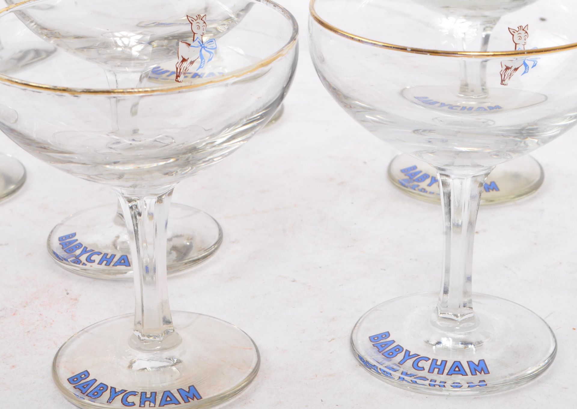 BABYCHAM - COLLECTION OF EIGHT COUPE GLASSES - Bild 4 aus 5