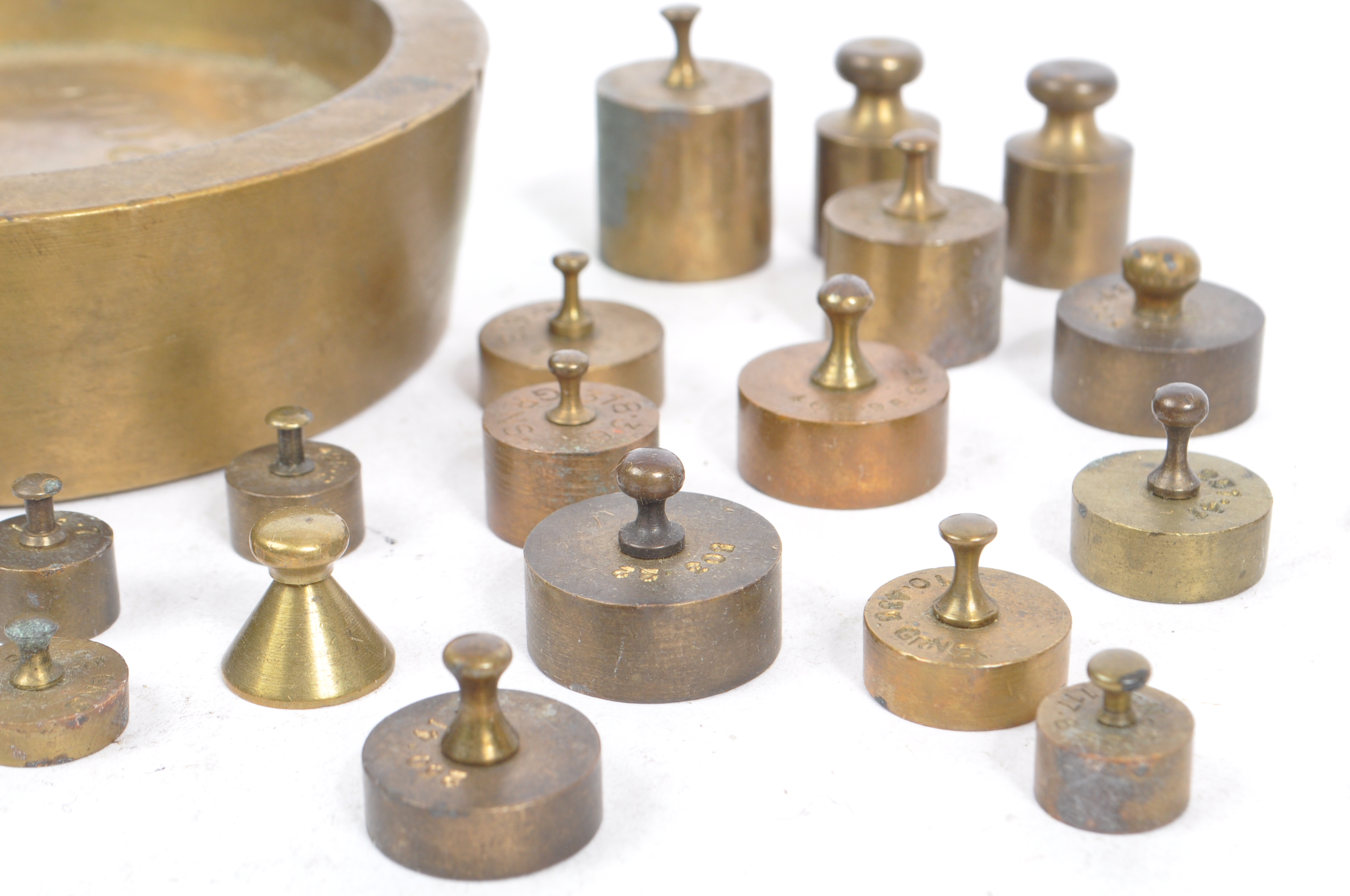 THE ROYAL MINT - COLLECTION OF COIN WEIGHING WEIGHTS - Image 2 of 7