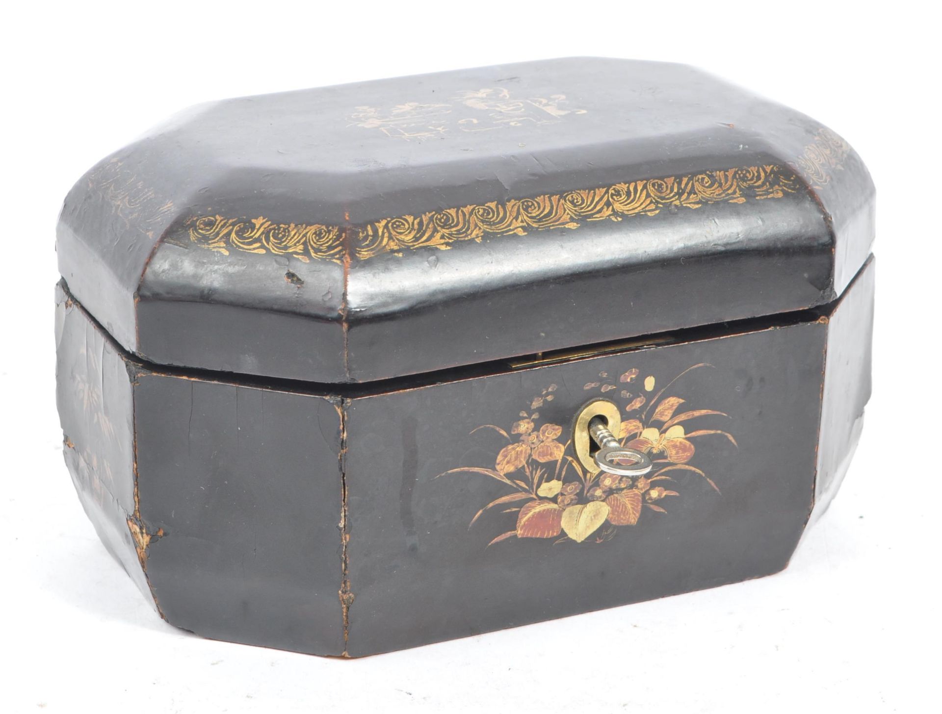 CHINESE 19TH CENTURY LACQUERED & HAND PAINTED TEA CADDY
