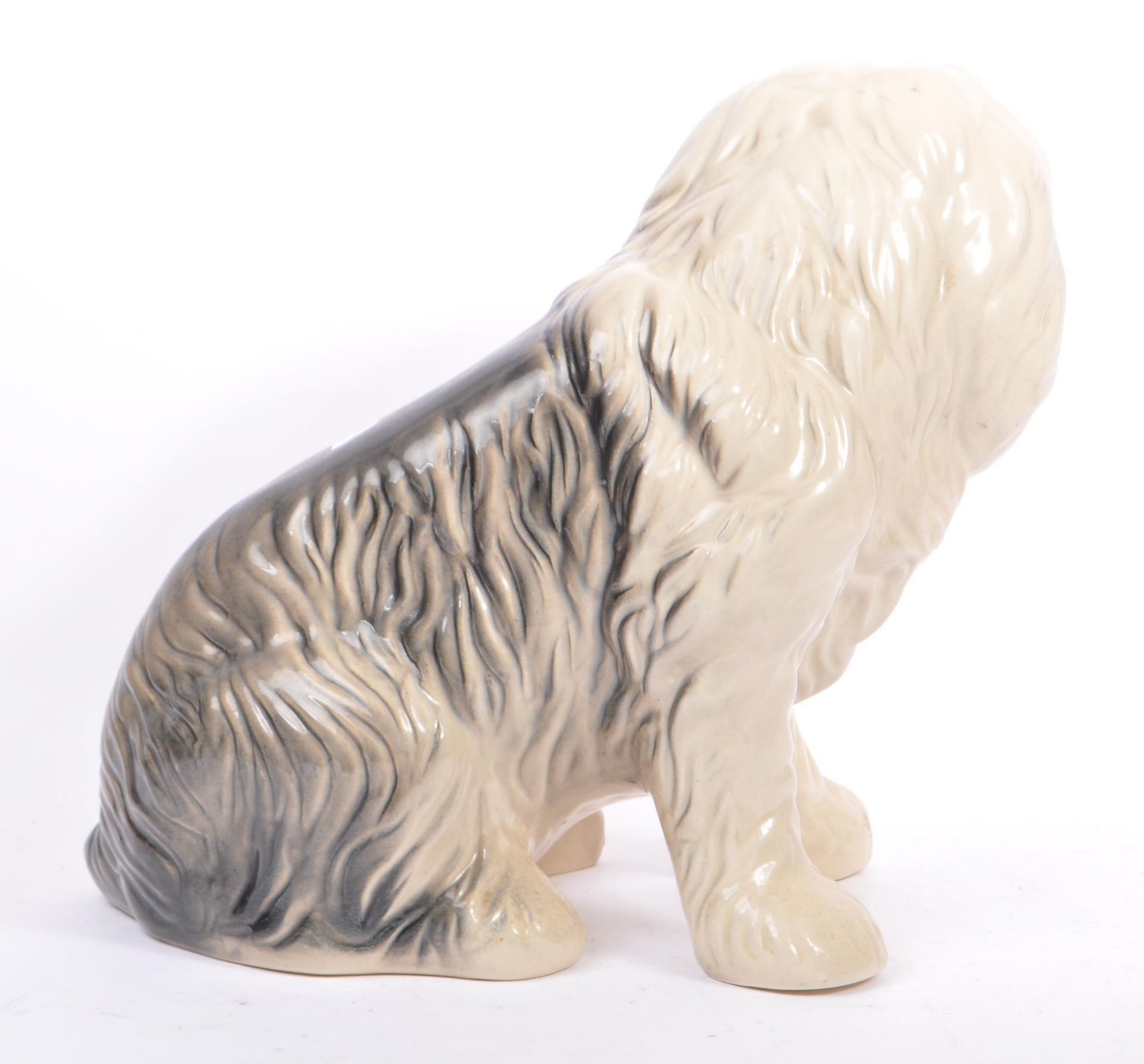 A 1970S CERAMIC BESWICK STYLE OLD ENGLISH SHEEPDOG FIGURINE - Image 3 of 7