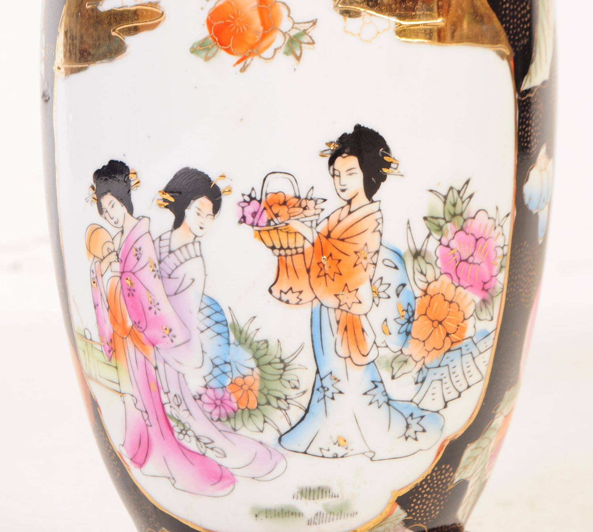 PAIR OF 20TH CENTURY JAPANESE SATSUMA VASE LAMPS - Bild 5 aus 6