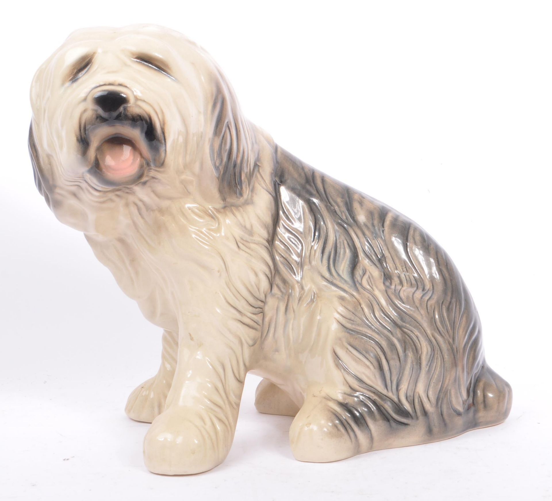 A 1970S CERAMIC BESWICK STYLE OLD ENGLISH SHEEPDOG FIGURINE