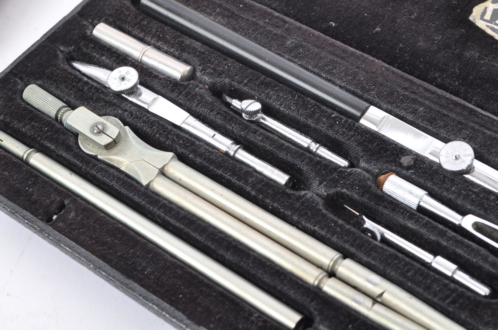 COLLECTION OF CASED DRAFTSMAN'S DRAWING INSTRUMENTS - Bild 7 aus 7