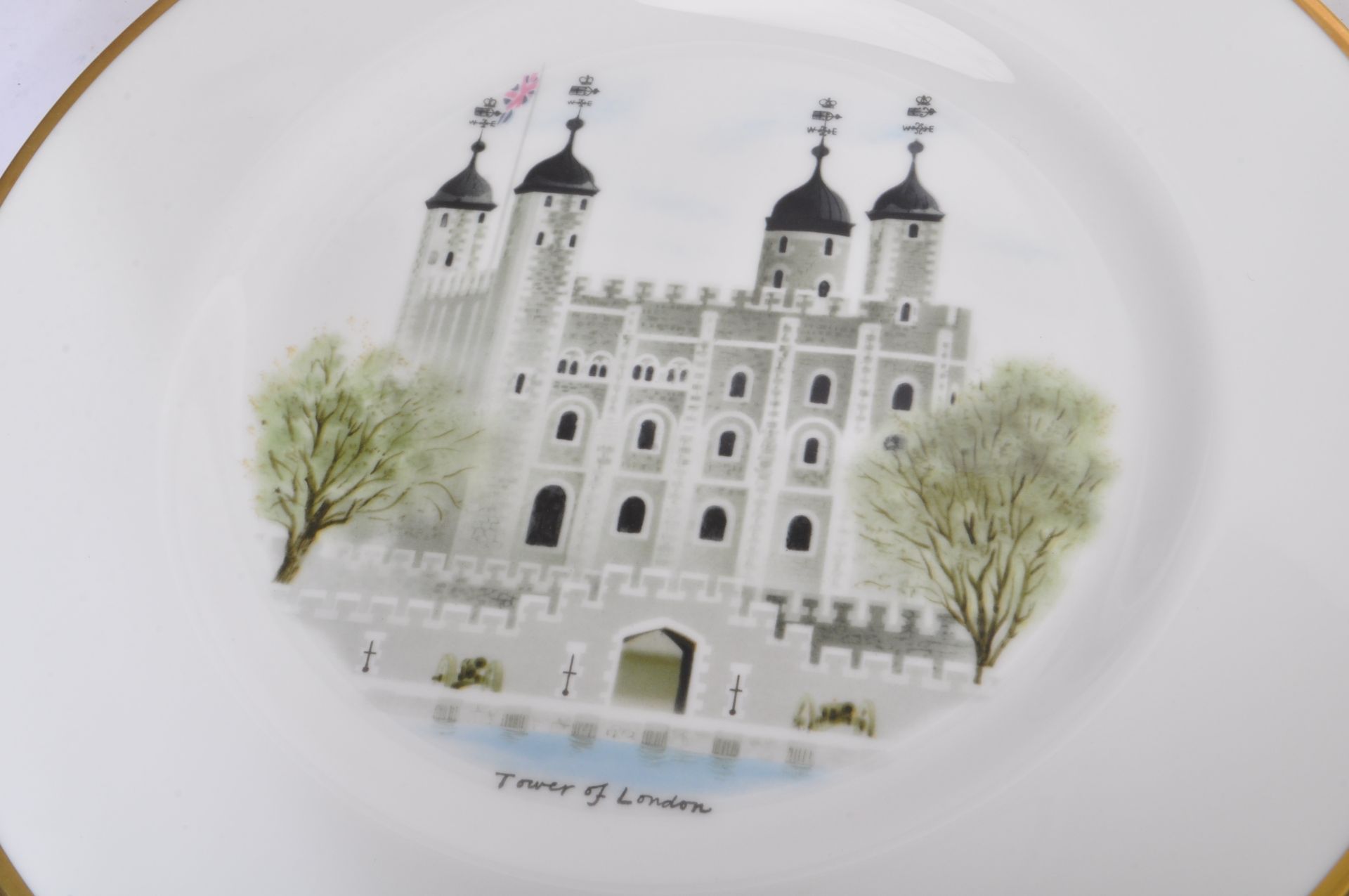 WEDGWOOD - CASTLE & COUNTRY HOUSE PORCELAIN PLATES - Image 9 of 11