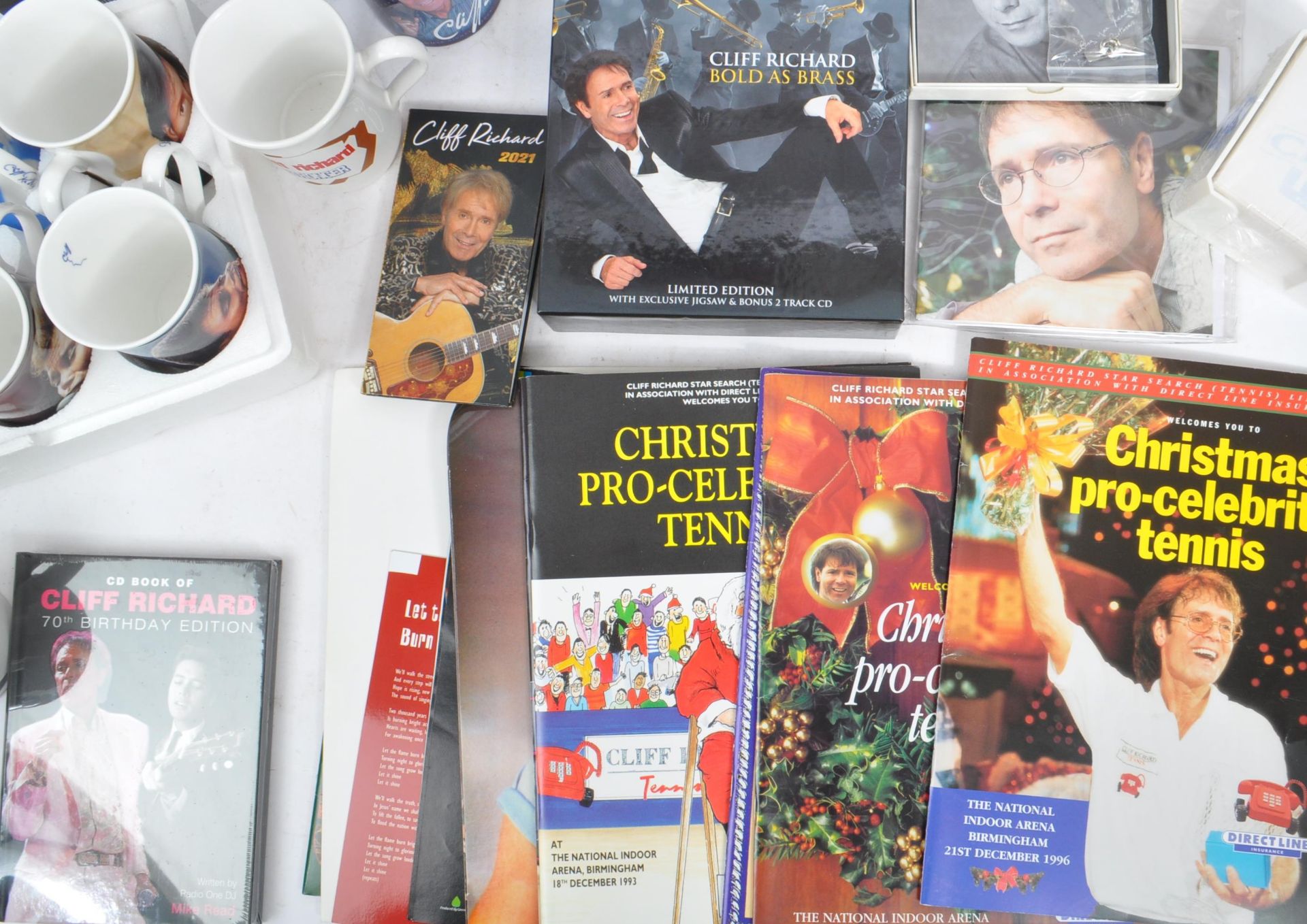 SIR CLIFF RICHARD - A COLLECTION OF CLIFF MEMORABILIA / MERCH - Image 6 of 10