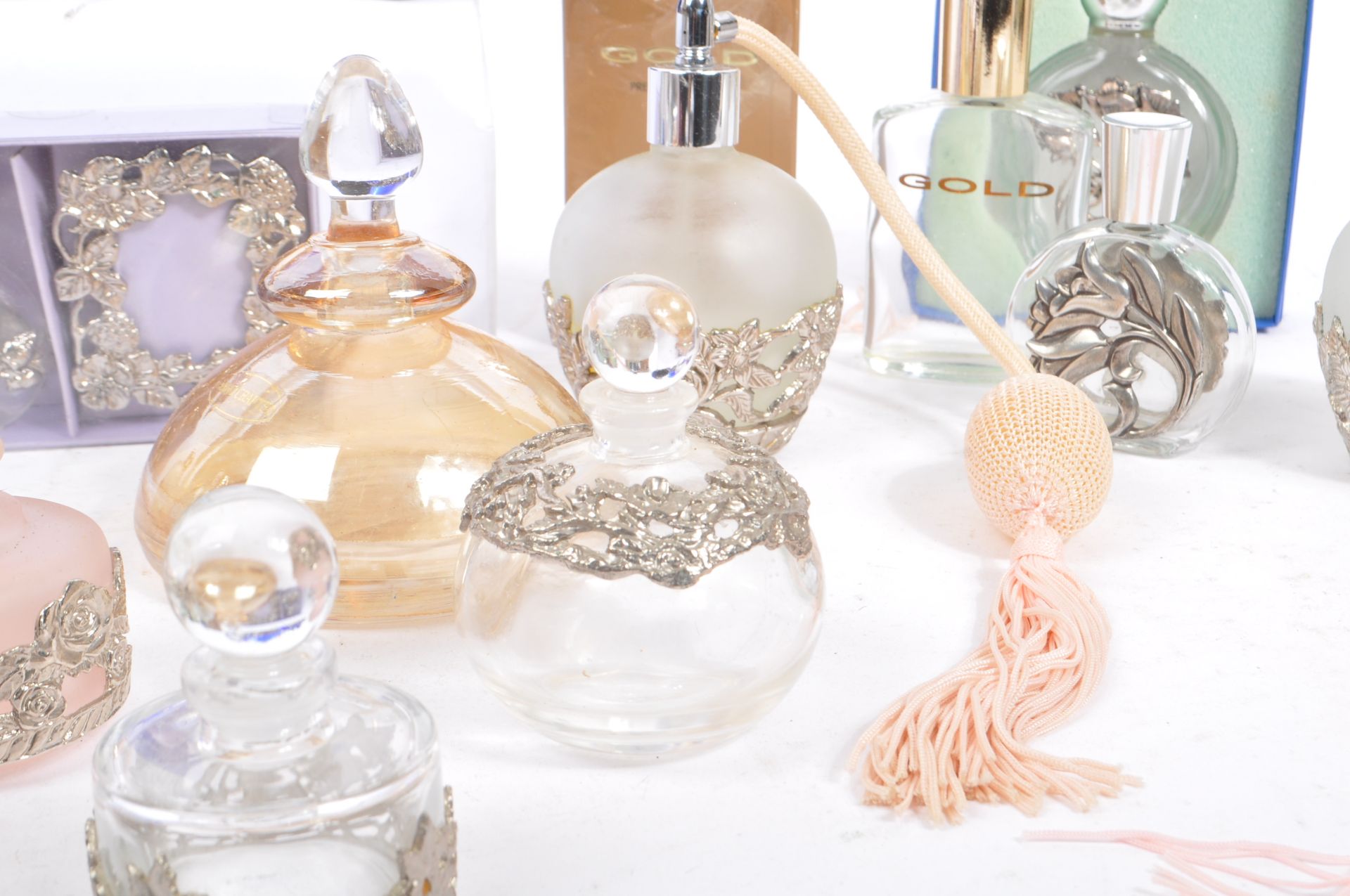 COLLECTION OF PERFUME FRAGRANCE BOTTLES - Image 4 of 10