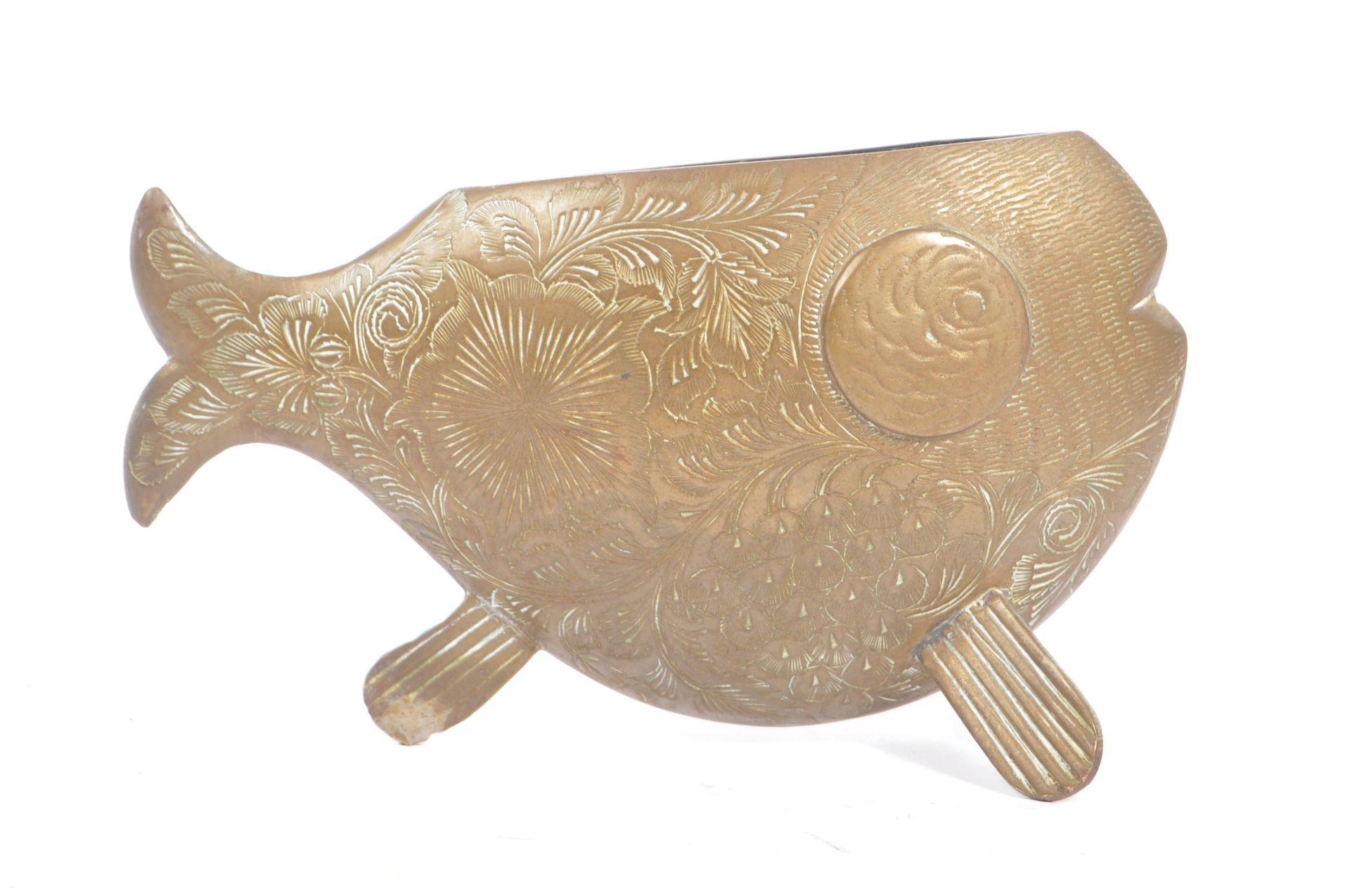 EARLY 20TH CENTURY ENGRAVED BRASS FISH ORNAMENT
