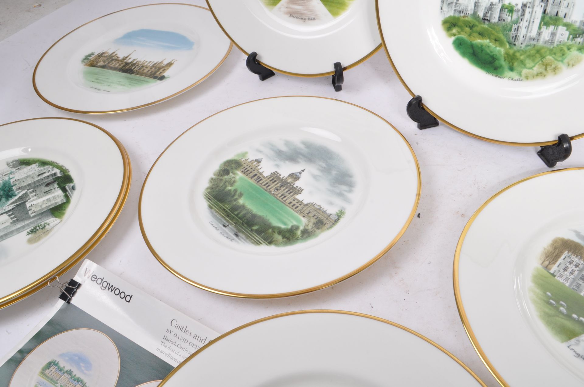 WEDGWOOD - CASTLE & COUNTRY HOUSE PORCELAIN PLATES - Image 6 of 11