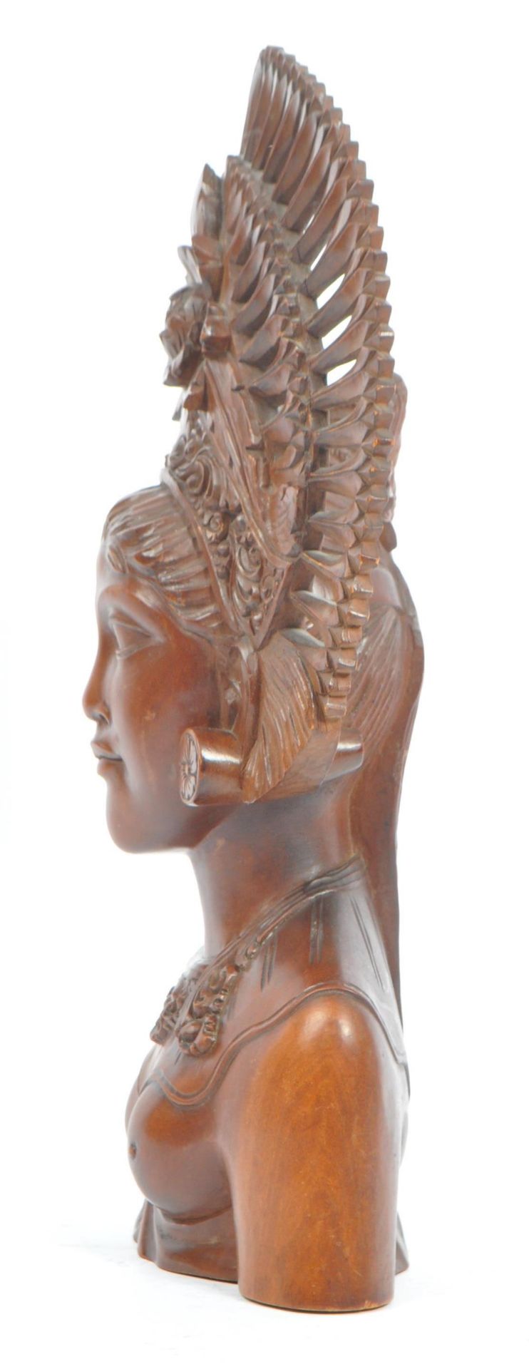 LARGE 20TH CENTURY BALINESE FEMALE CARVING BUST - Image 4 of 6