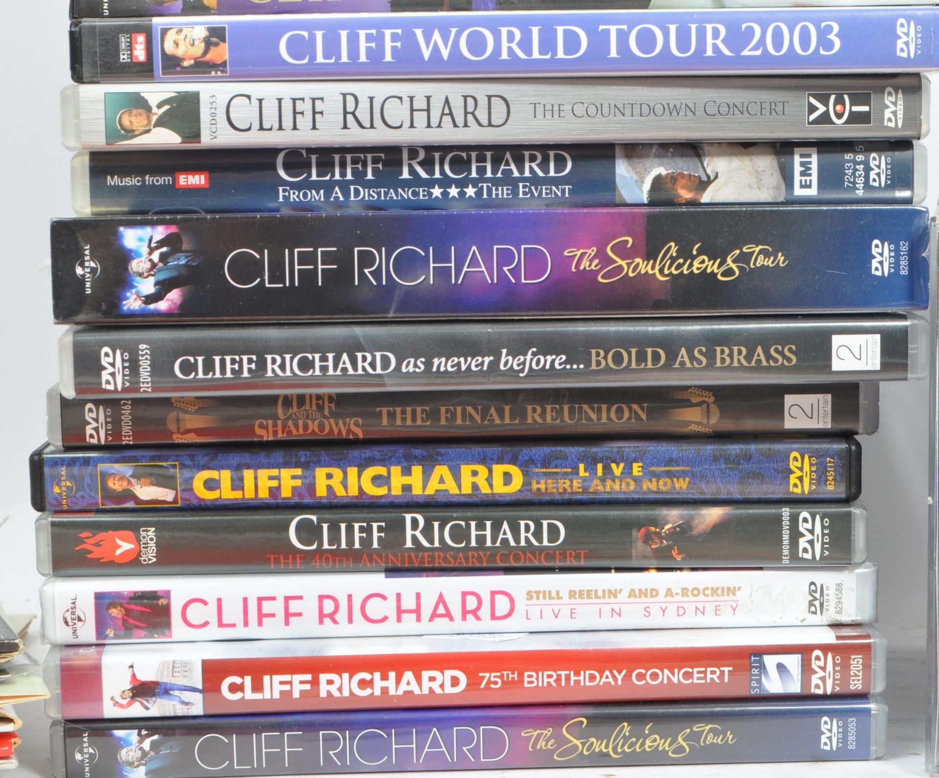 SIR CLIFF RICHARD - COLLECTION OF VINYL, CDS & DVDS - Bild 4 aus 7