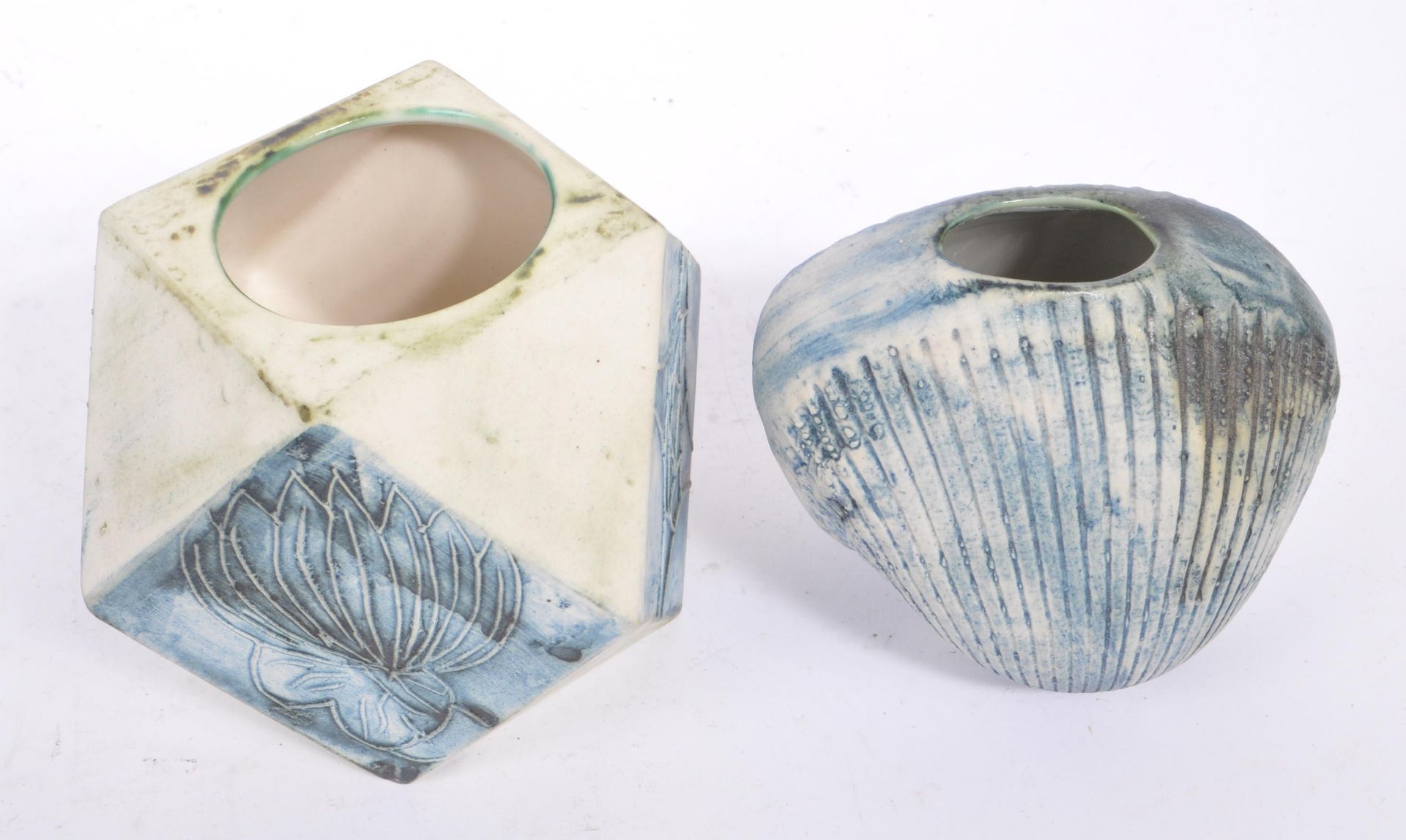 COLLECTION OF FIVE CARN STUDIO CORNWALL ART POTTERY EXAMPLES - Image 5 of 8