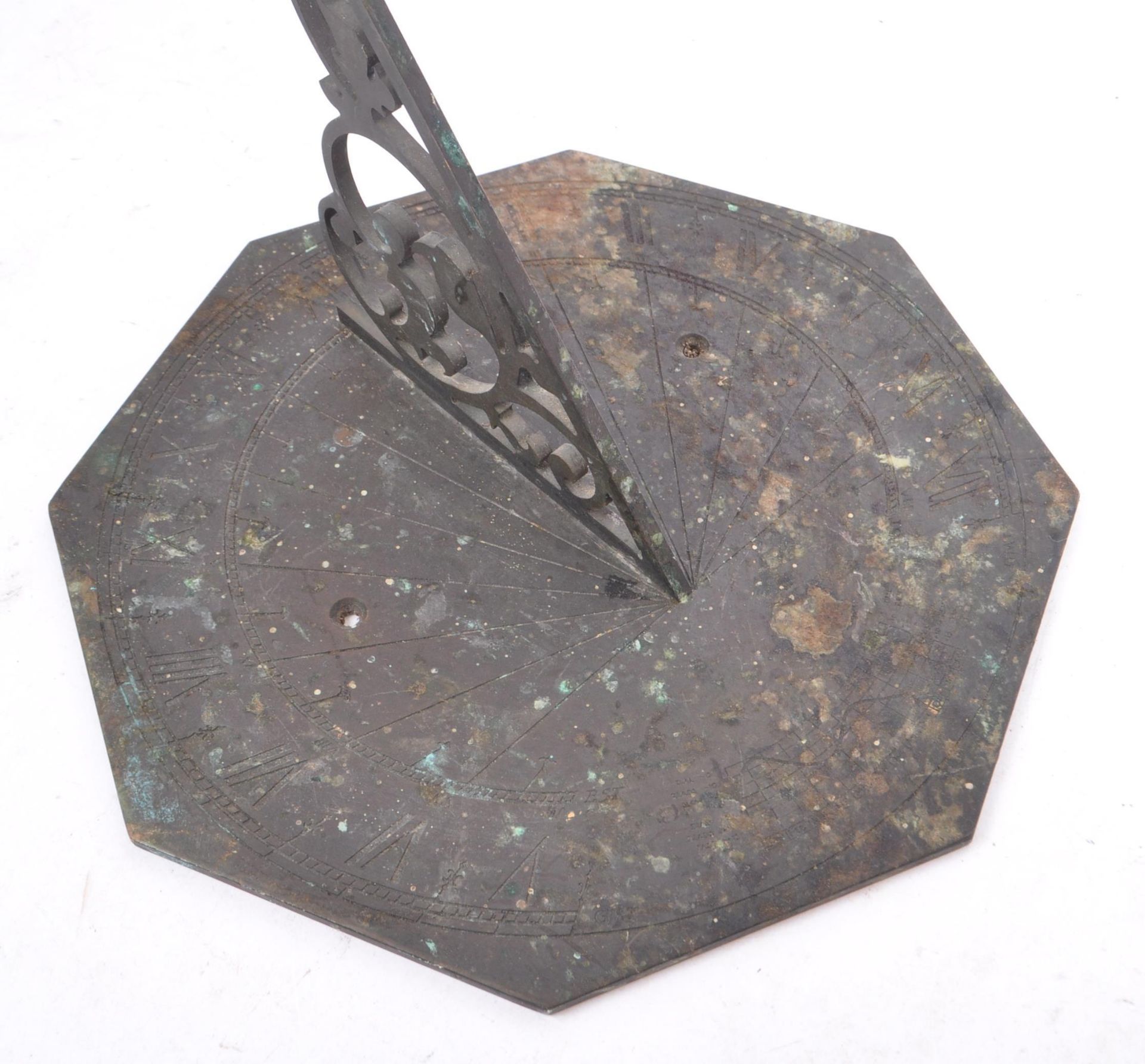 LATE 19TH CENTURY BRONZE OCTAGONAL DESK SUNDIAL - Image 5 of 6