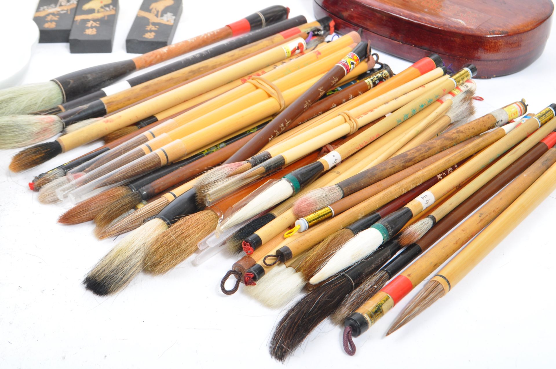 COLLECTION OF CHINESE BRUSH PAINTING ART SUPPLIES - Bild 2 aus 5