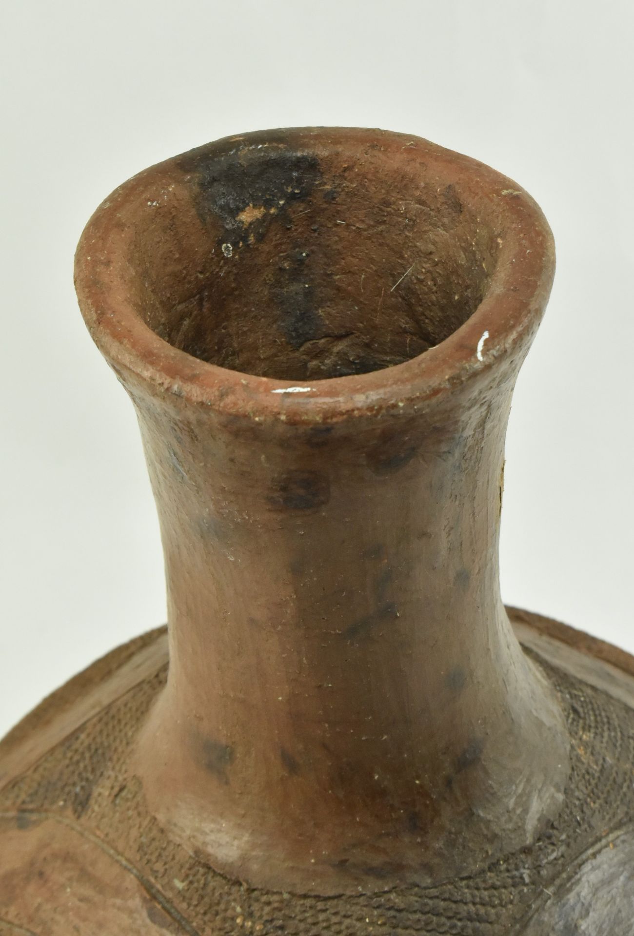 20TH CENTURY NIGERIAN STONEWARE POTTERY IGBO VESSEL - Image 2 of 4